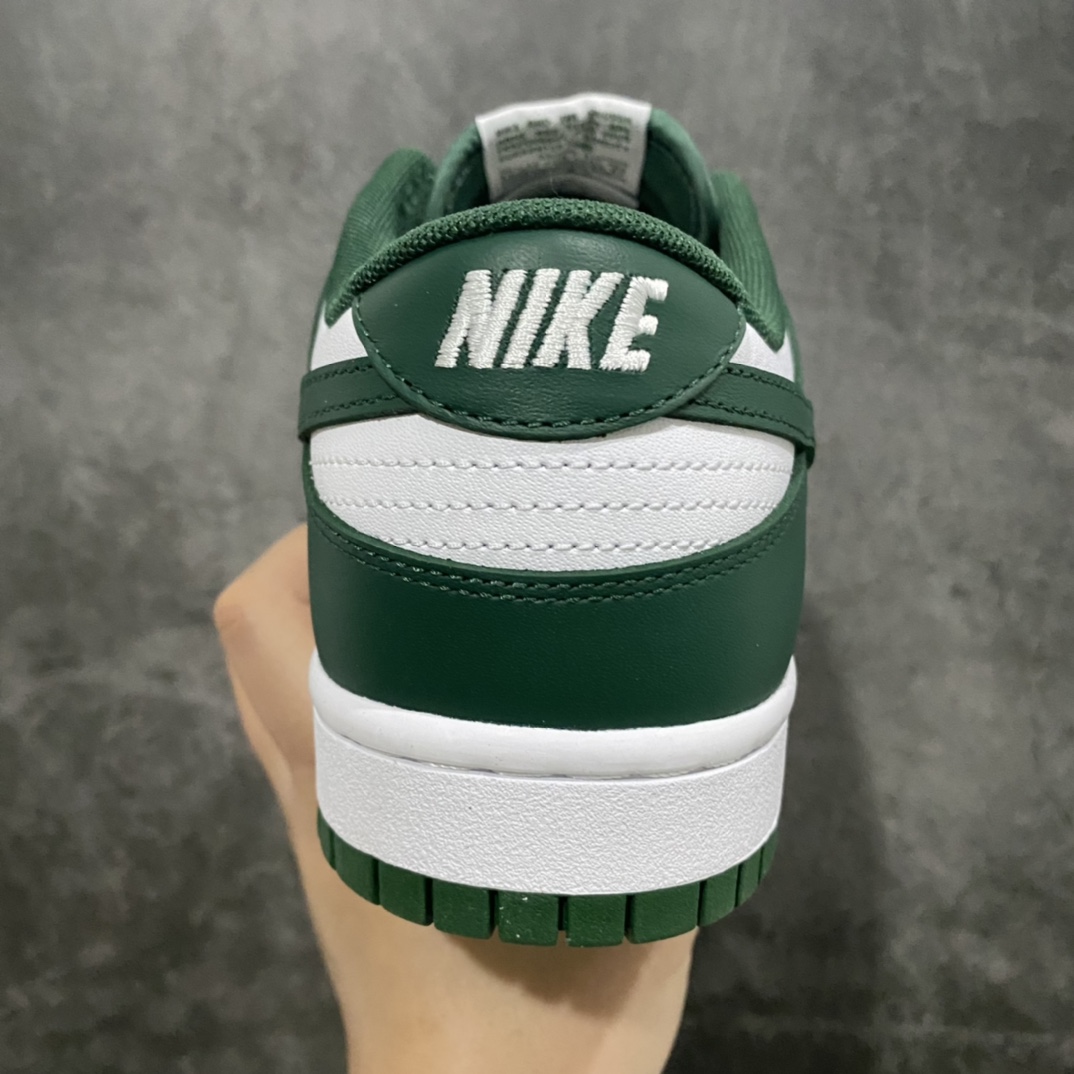 图片[4]-K版纯原NK Dunk Low 密歇根白绿 DD1391-101 原厂Sadesa D7 皮料 厚度1.45CM 细纹排气孔完全一致 全套原楦原模倾力打造完美版型 独家原厂航空铝磨具打磨大底 鞋头坡度极致还原 无解鞋型 原盒原配 圈内天花板工艺 原厂冲刀 超高清洁度 全鞋零毛边皮料切割 采用原厂百宏鞋带以及原厂百宏织唛舌标 内标可供原厂几率过验 原厂中底布黄色点胶 原厂中底布拉帮走线遵循公司‼️ 尺码：35.5 36 36.5 37.5 38 38.5 39 40 40.5 41 42 42.5 43 44 44.5 45 46 47.5-选品中心