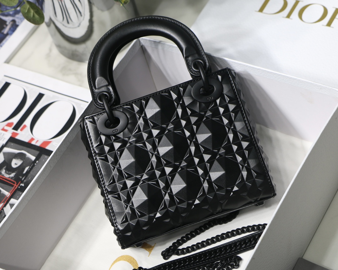 黑色牛皮钻石形状藤格纹Lady Dior戴妃包 M0505SNEA_M900
