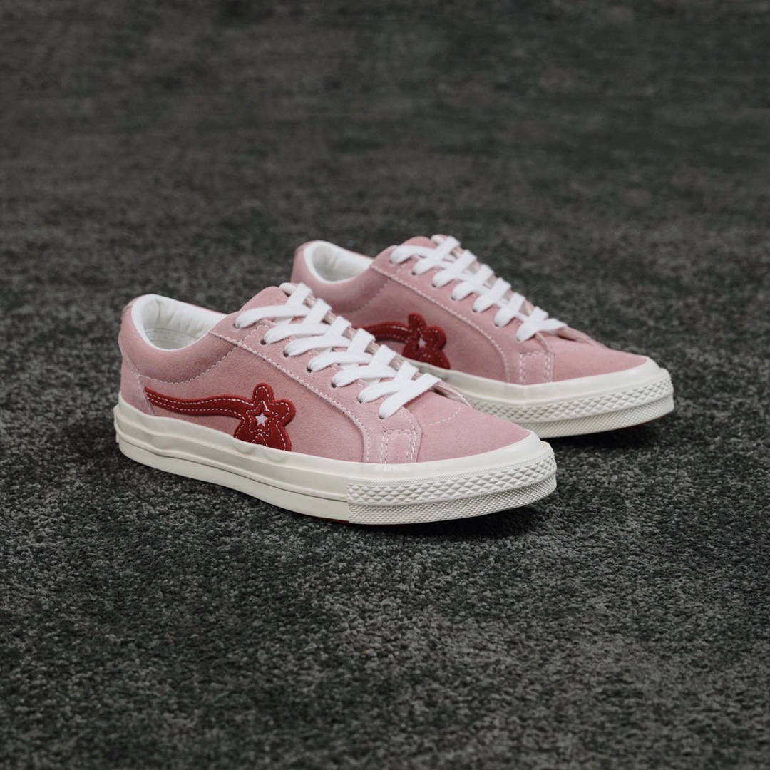 G0 Converse one star X Golf le Fleur TTC联名硫化双围条蓝底补出货 经典配色来袭以经典的 One Star 为蓝本，延续了一贯合作的设计风格与麂皮结构，将「星星」与「花朵」结合制造视觉亮点，并选用更具清新的色调来演绎出 Tyler, the Creator 的青春活力