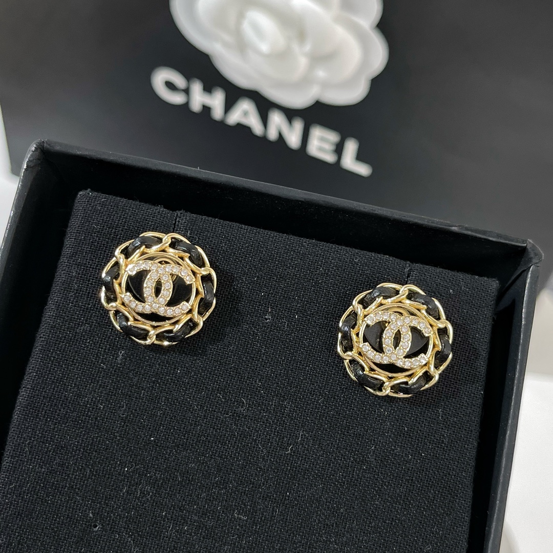 新款☑️CHANEL香奈儿双c黑皮绳耳钉