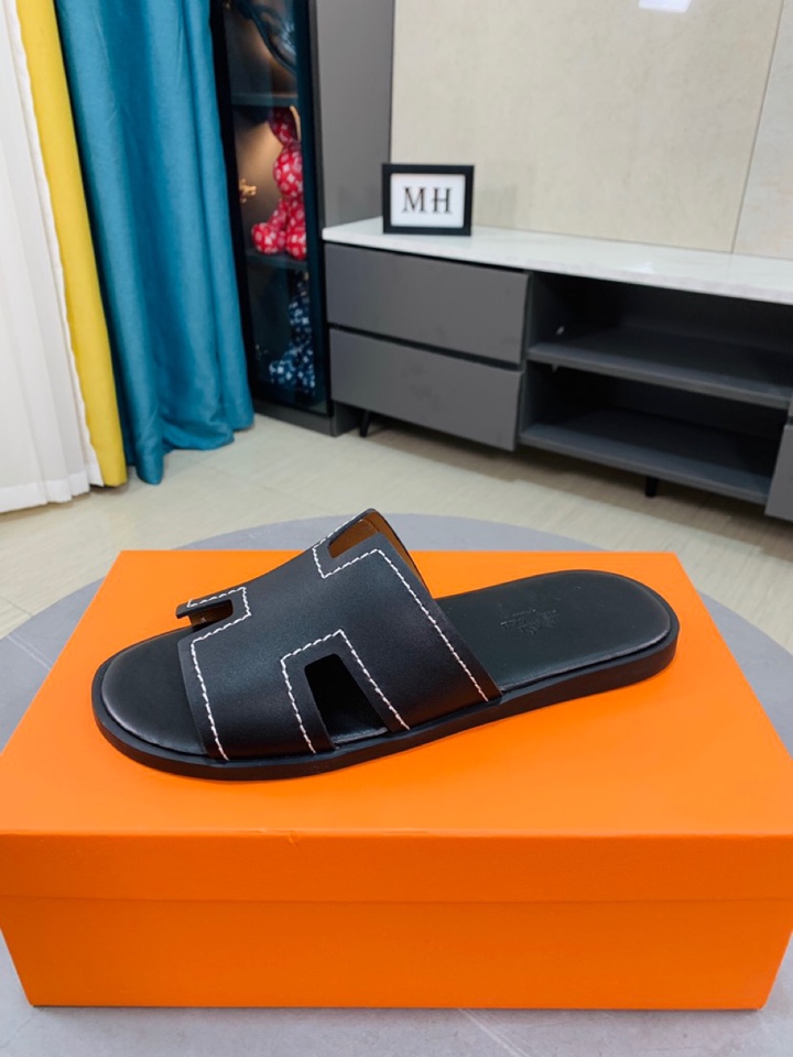 H0    爱马仕Hermès男款拖鞋，经典之最✔️明星、网红、都抵挡不住它的诱惑，纯手工精心制作的✔️✔️垫脚舒适透气，定制双层真皮中底.上脚更舒适.对版H型.