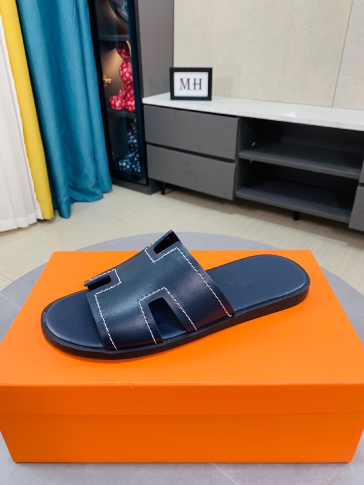 H0    爱马仕Hermès男款拖鞋，经典之最✔️明星、网红、都抵挡不住它的诱惑，纯手工精心制作的✔️✔️垫脚舒适透气，定制双层真皮中底.上脚更舒适.对版H型.