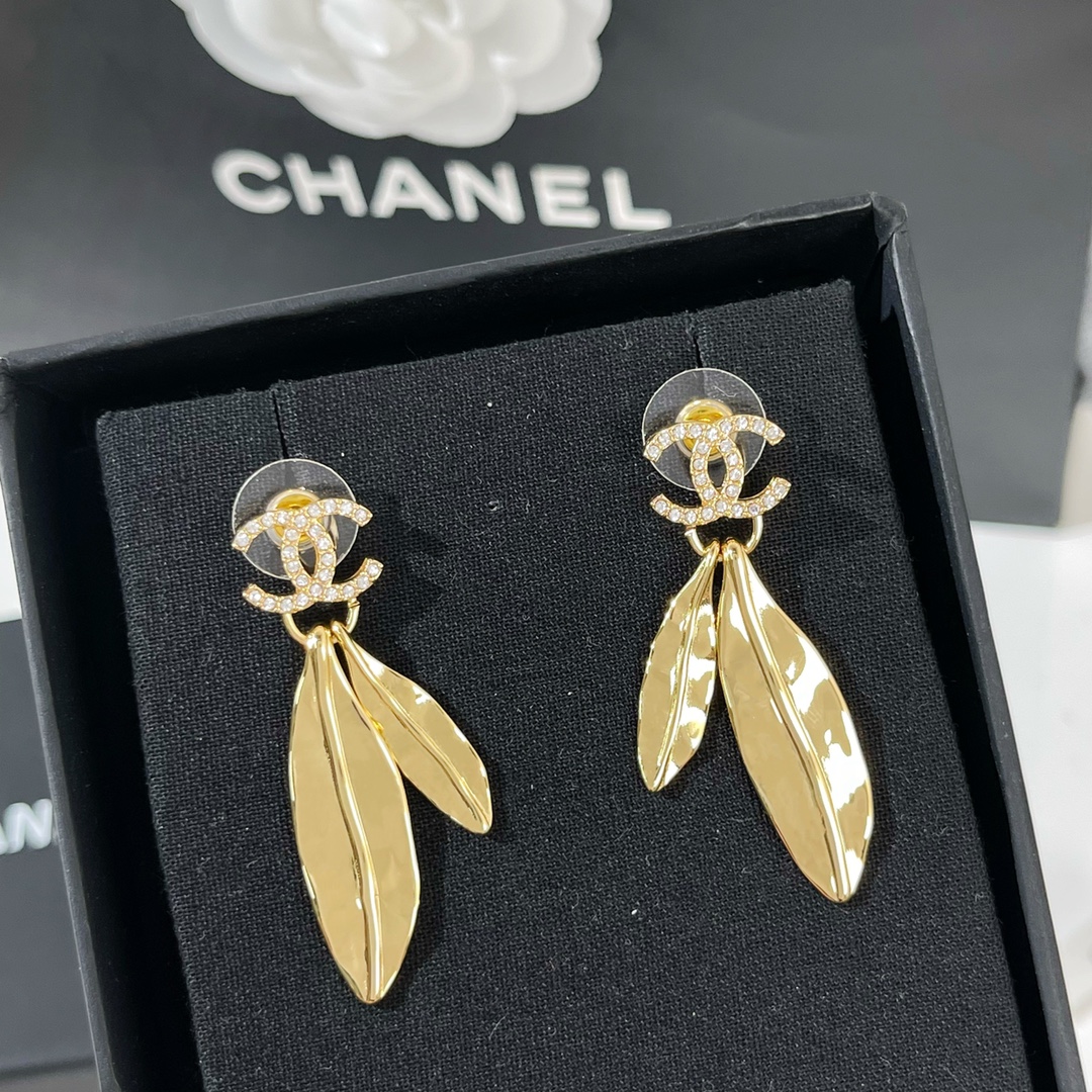 新款☑️CHANEL香奈儿双c金色树叶子耳钉耳环