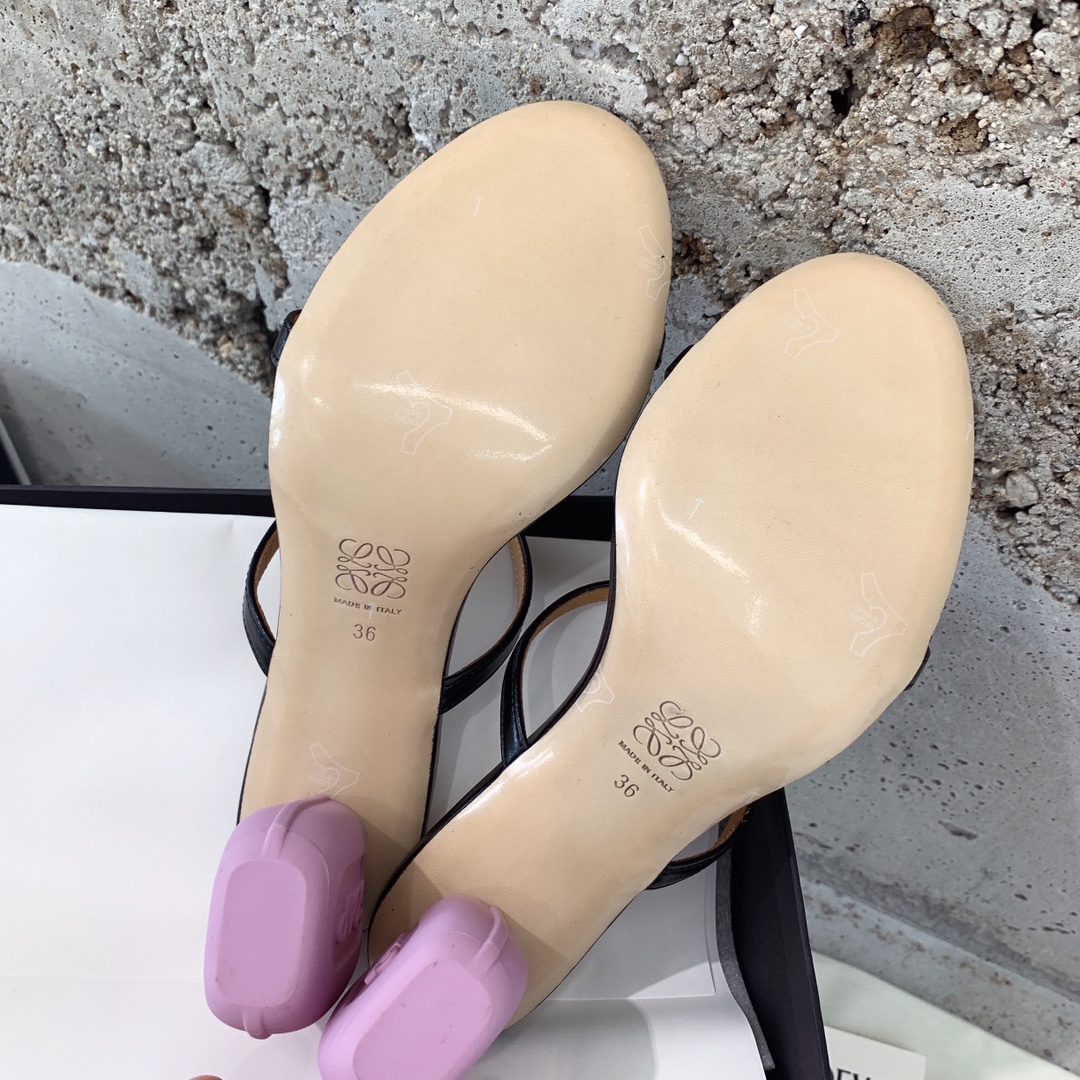 “Loewe 2022 Sandals: Unconventional, Artistic, and Intriguing Accessories Collection” - 图片 8