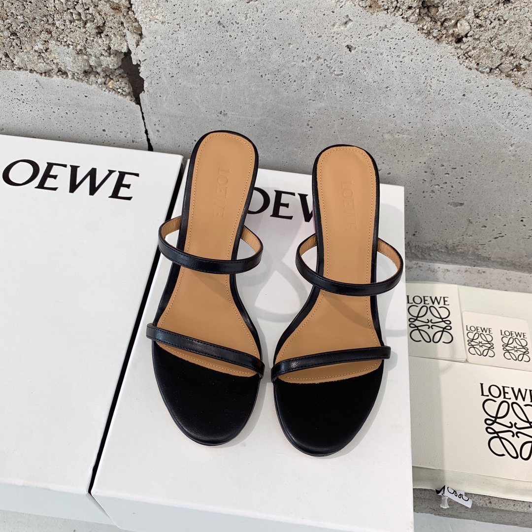 “Loewe 2022 Sandals: Unconventional, Artistic, and Intriguing Accessories Collection” - 图片 1
