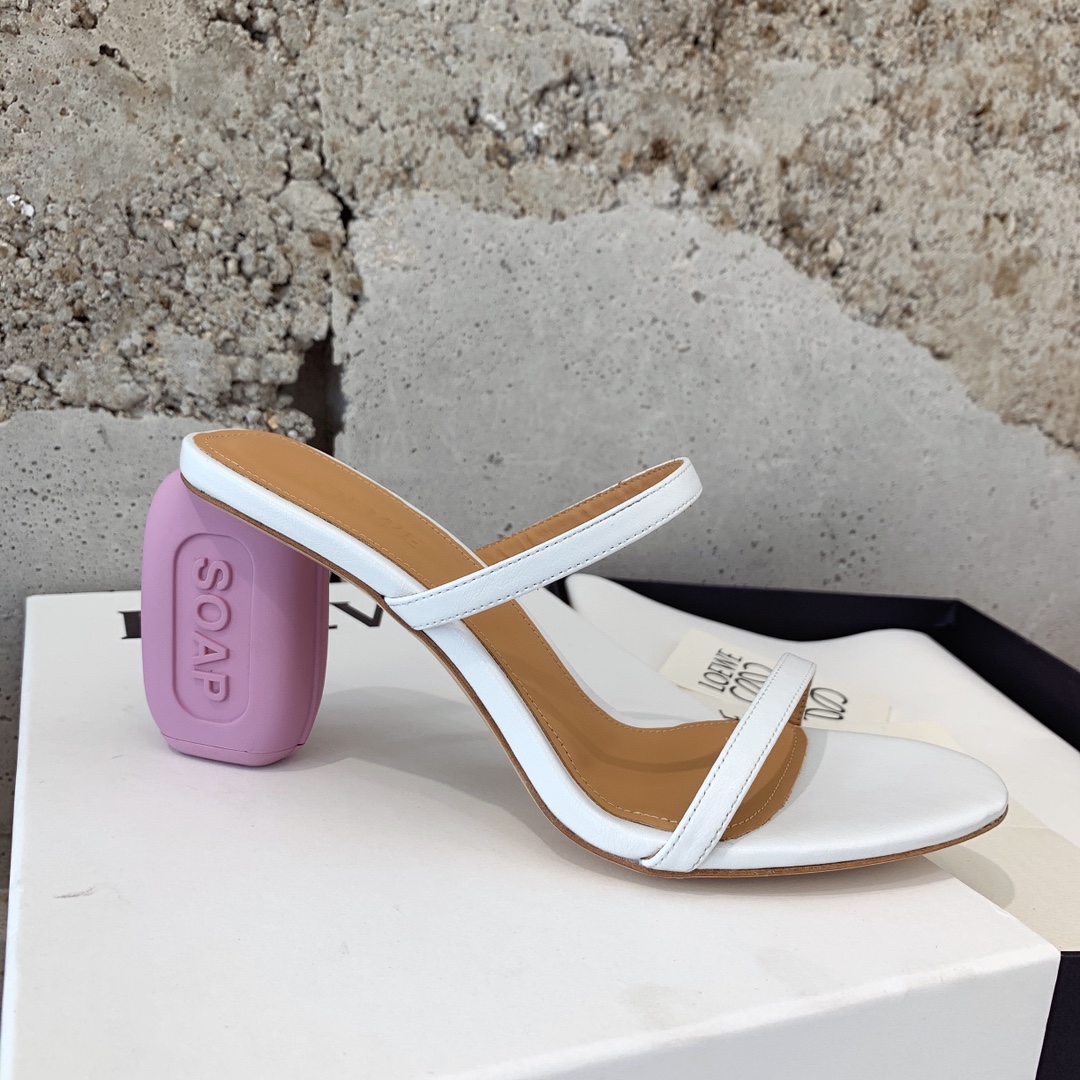 “Loewe’s 2022 Sandals: Unique Designs Beyond Shoes, Inspired by Everyday Objects” - 图片 4