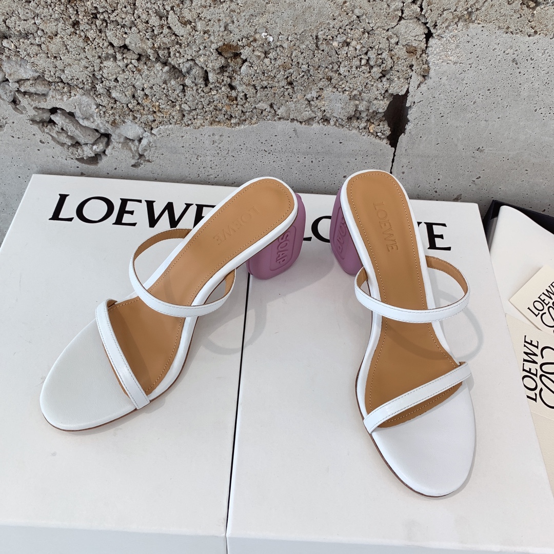 “Loewe’s 2022 Sandals: Unique Designs Beyond Shoes, Inspired by Everyday Objects” - 图片 2