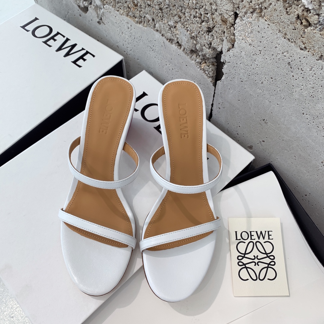 “Loewe’s 2022 Sandals: Unique Designs Beyond Shoes, Inspired by Everyday Objects” - 图片 3
