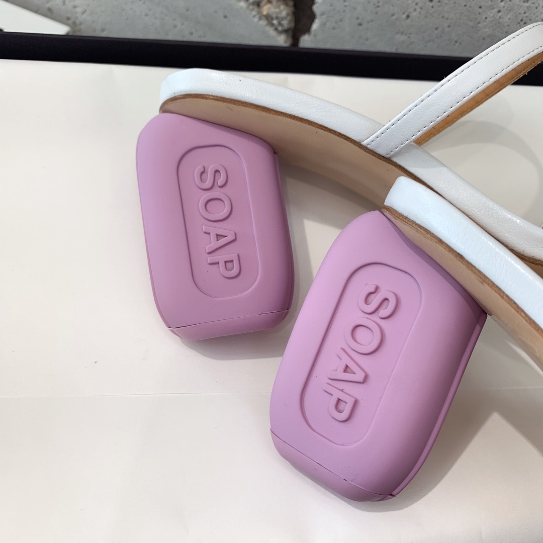 “Loewe’s 2022 Sandals: Unique Designs Beyond Shoes, Inspired by Everyday Objects” - 图片 7