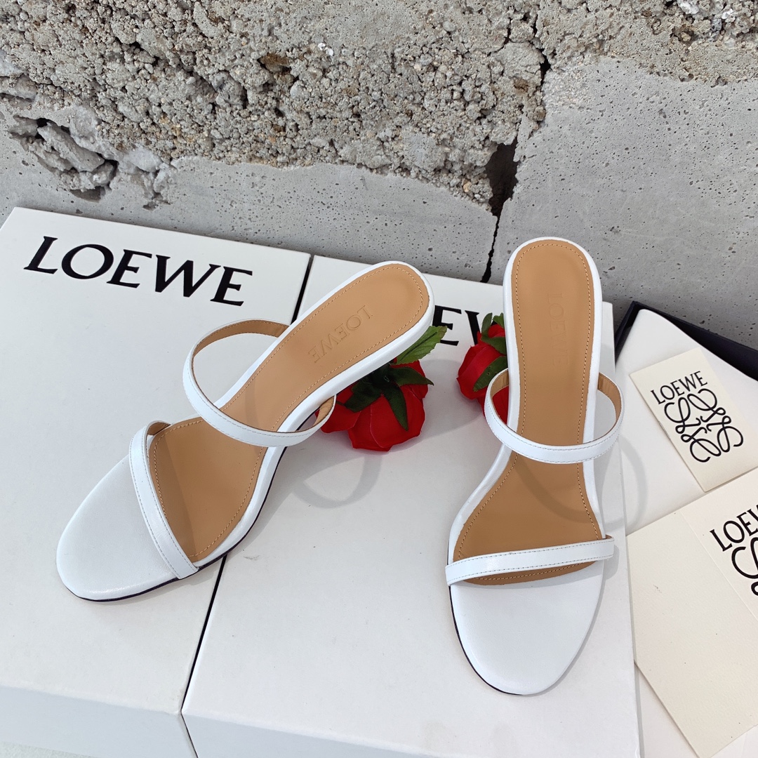 “Loewe’s 2022 Story Sandals: Unique Items with Visual Impact Beyond Shoes” - 图片 2