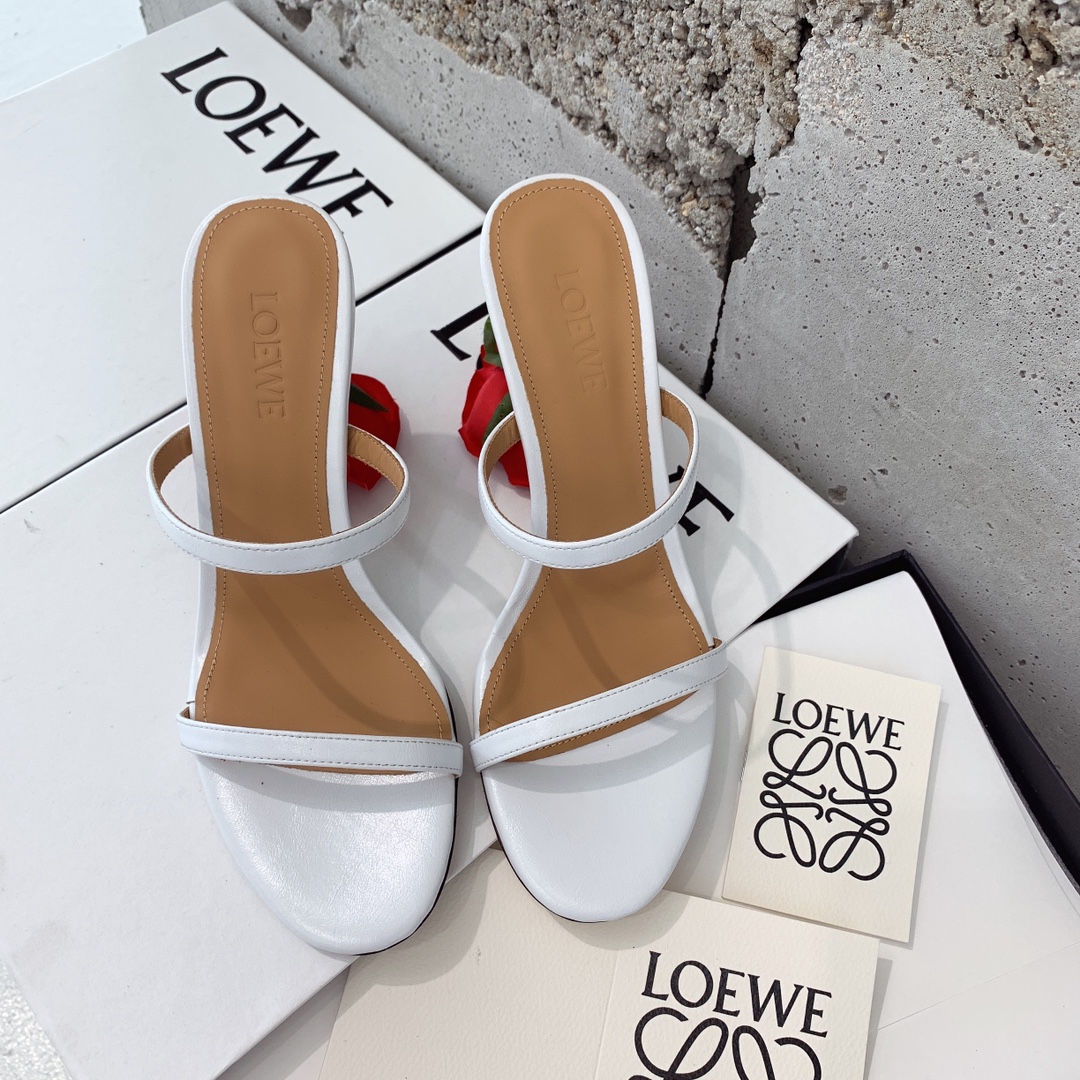 “Loewe’s 2022 Story Sandals: Unique Items with Visual Impact Beyond Shoes” - 图片 3
