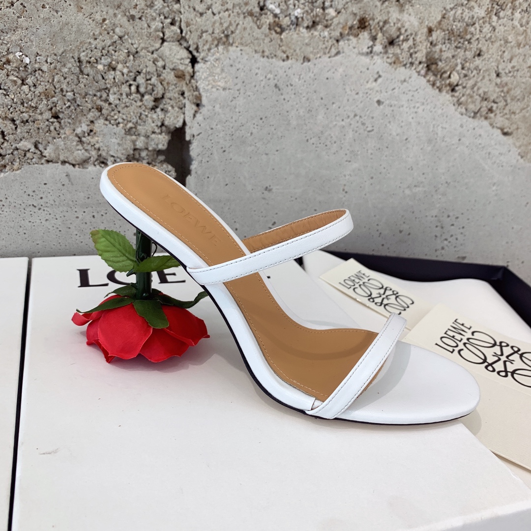 “Loewe’s 2022 Story Sandals: Unique Items with Visual Impact Beyond Shoes” - 图片 4