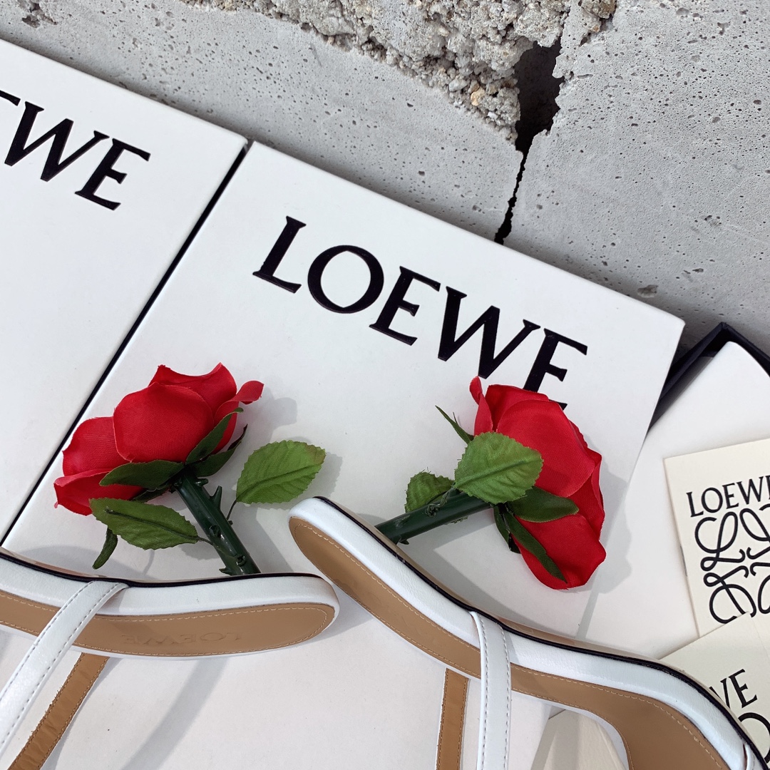 “Loewe’s 2022 Story Sandals: Unique Items with Visual Impact Beyond Shoes” - 图片 7