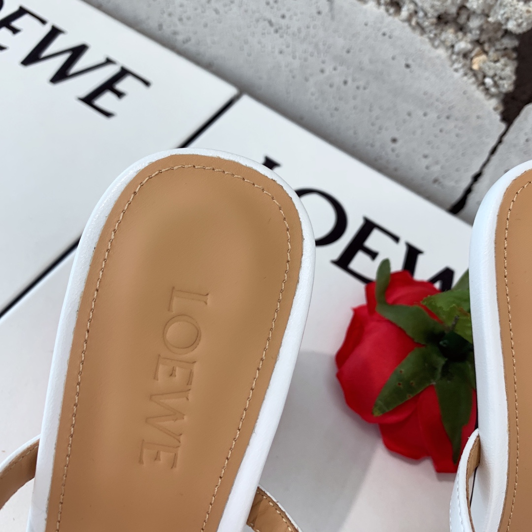 “Loewe’s 2022 Story Sandals: Unique Items with Visual Impact Beyond Shoes” - 图片 6
