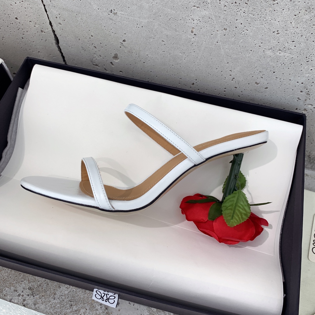 “Loewe’s 2022 Story Sandals: Unique Items with Visual Impact Beyond Shoes” - 图片 5