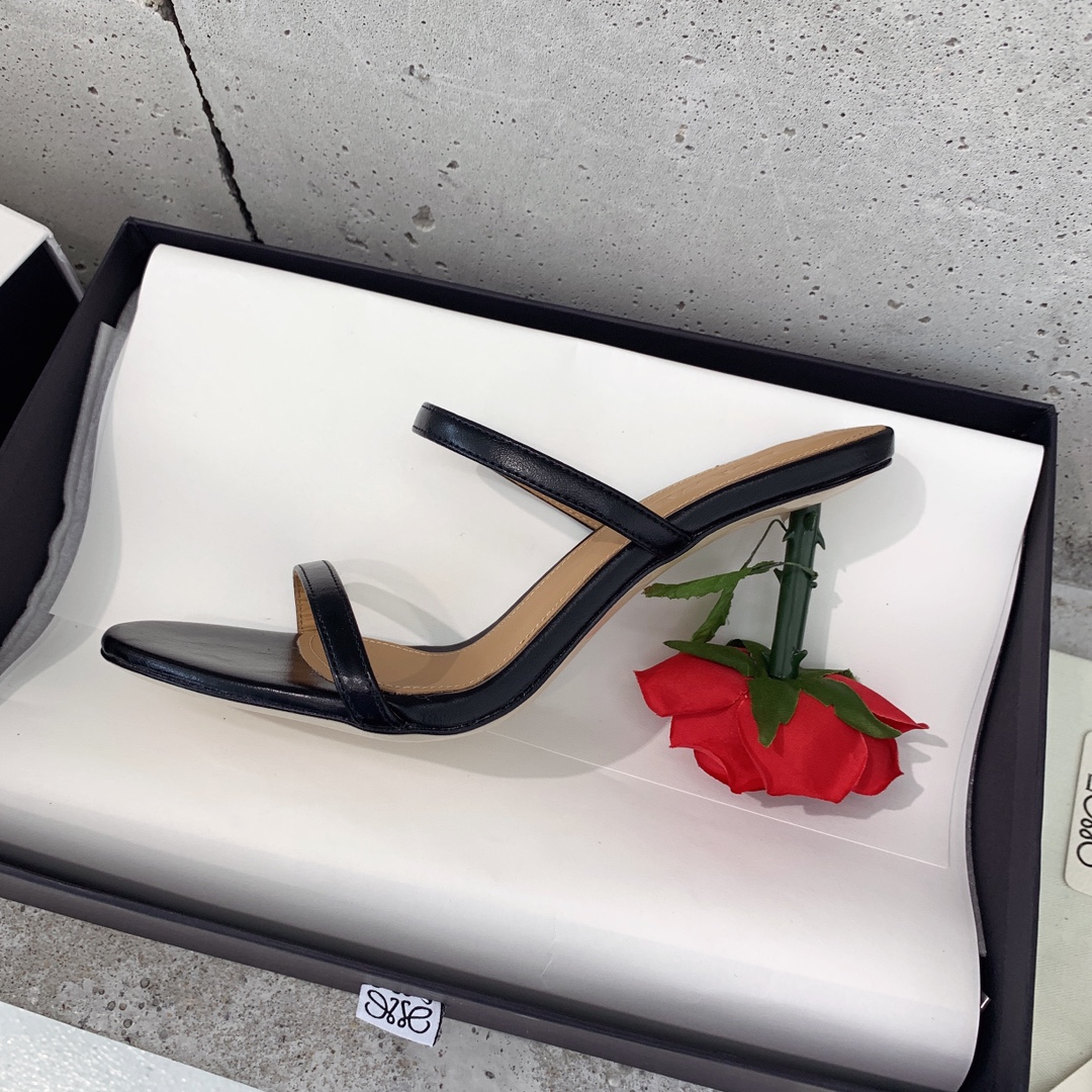 Loewe 2022 Sandals: Unique Designs Inspired by Everyday Objects - 图片 5
