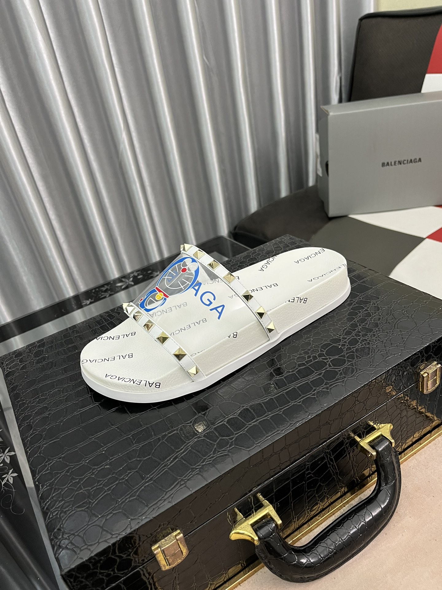 H0  巴黎世家 拖鞋Balenciaga  2021SS升级版❤INS爆款现货发售🎉🎉私人购入开模，一字带特别包脚舒适，松口和勒脚都不会有脚感舒适升级版PU发泡脚床 牛皮纹理记忆回弹所有的材质与工艺。