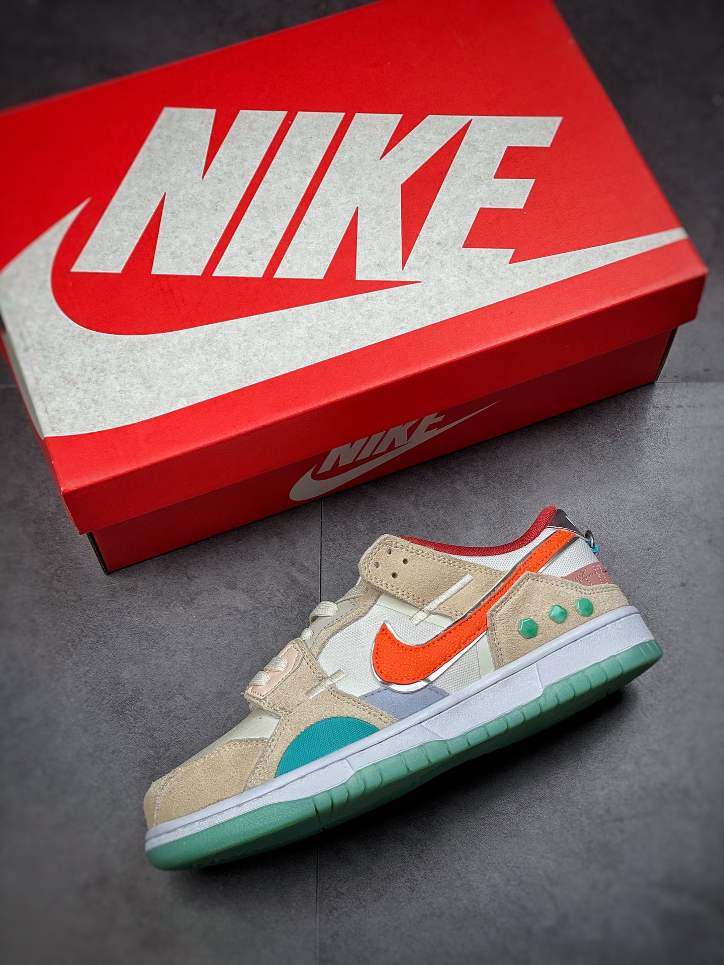 280 Nike SB Dunk SCRAP 彩色拼接缝 系列休闲气垫板鞋 DQ4975-181-莆田鞋,莆田鞋货源,高仿鞋,高仿鞋货源,安福档口,莆田高仿鞋,莆田鞋批发,高仿鞋批发,莆田高仿运动鞋,高仿运动鞋,莆田运动鞋 280 Nike SB Dunk SCRAP 彩色拼接缝 系列休闲气垫板鞋 DQ4975-181