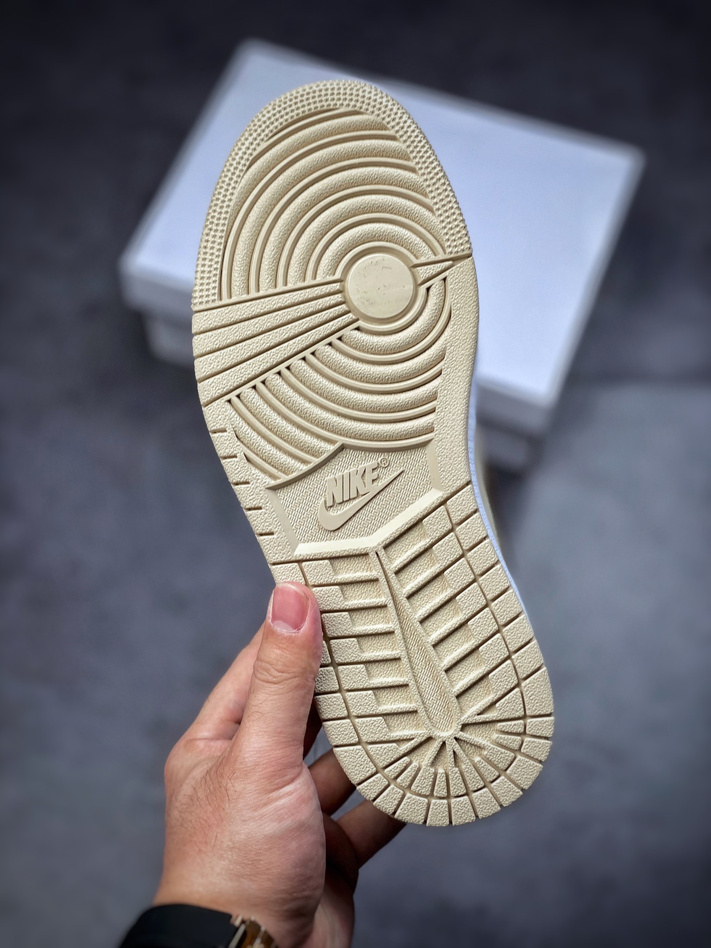 240 Air Jordan AJ1 Mid 玄武岩棕 DO6699-200