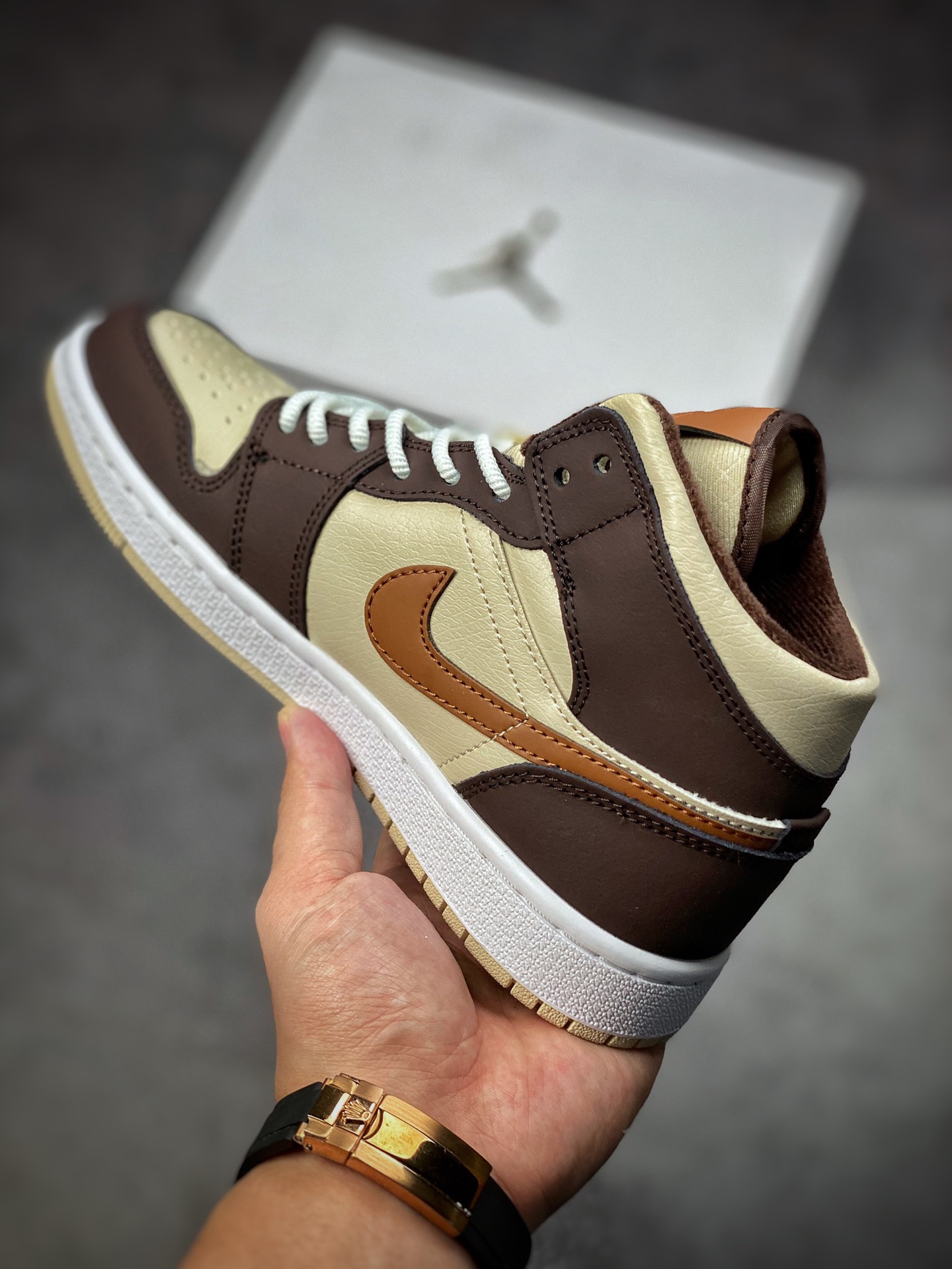 240 Air Jordan AJ1 Mid 玄武岩棕 DO6699-200