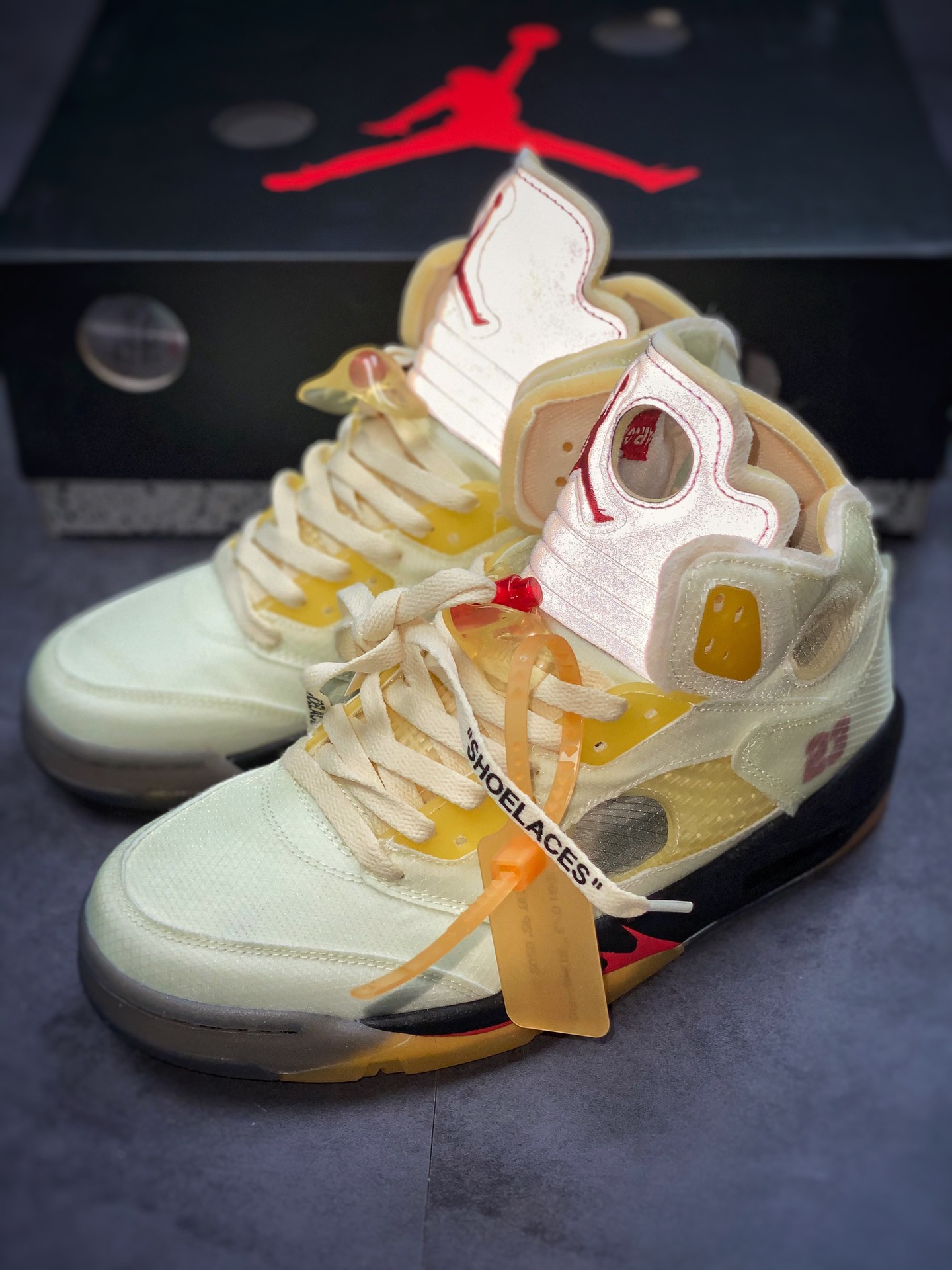 400 Air Jordan 5 x off white 联名款 AJ5 ow 乔丹5代篮球鞋/联名浅黄 DH8565-100