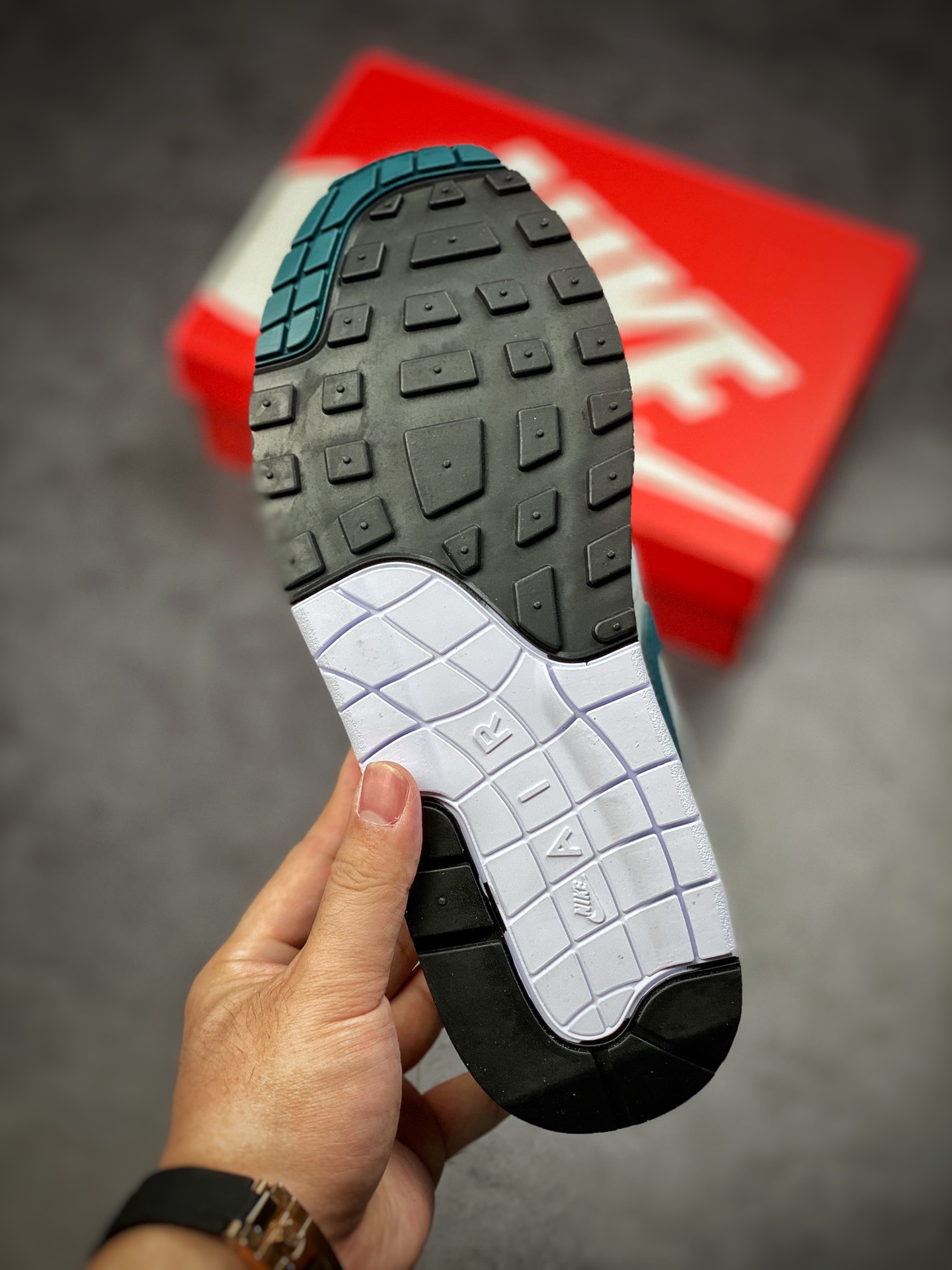 200 Nike Air Max 1 气垫篮球鞋 配以白色DH4059-101