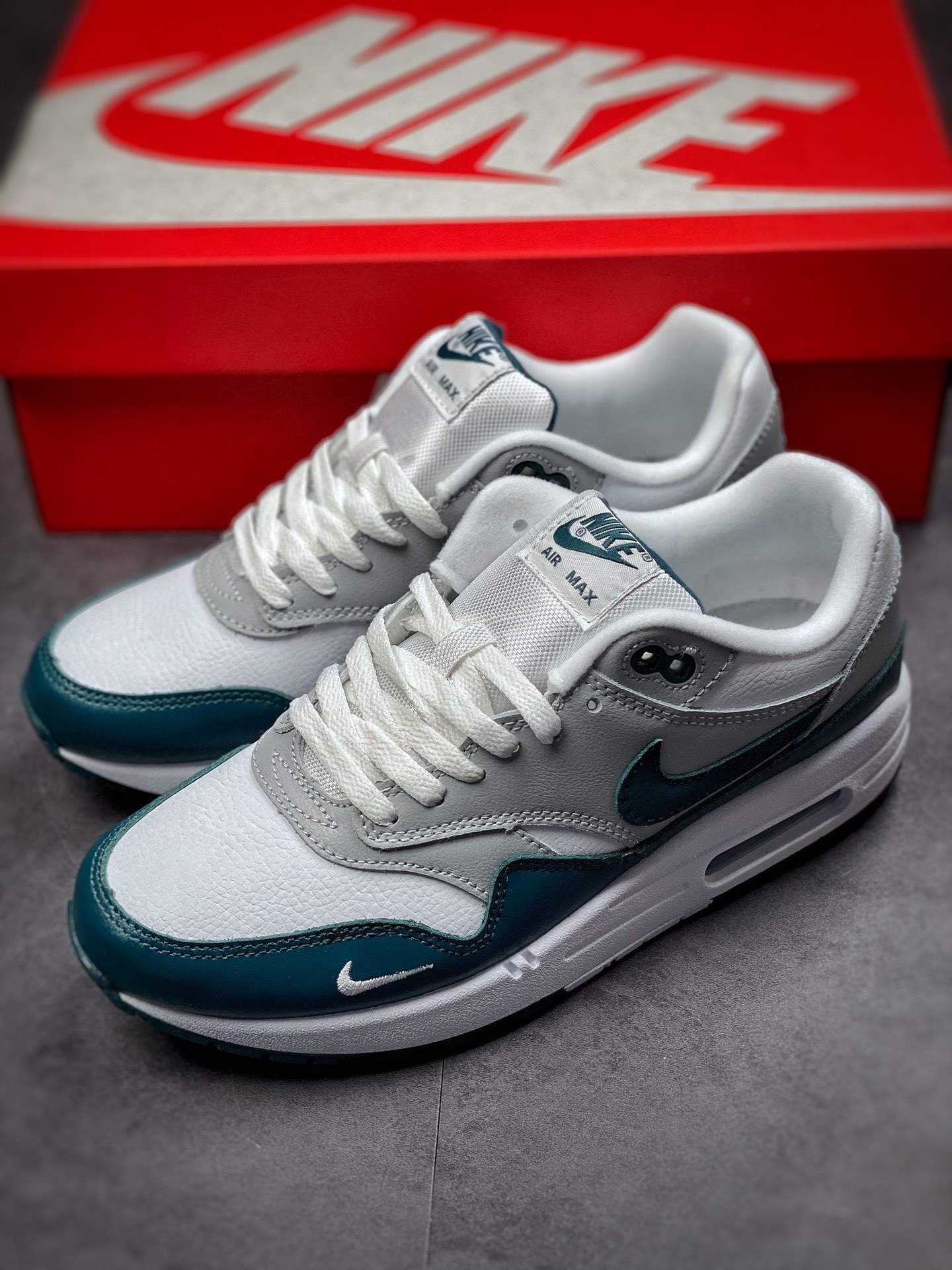 200 Nike Air Max 1 气垫篮球鞋 配以白色DH4059-101