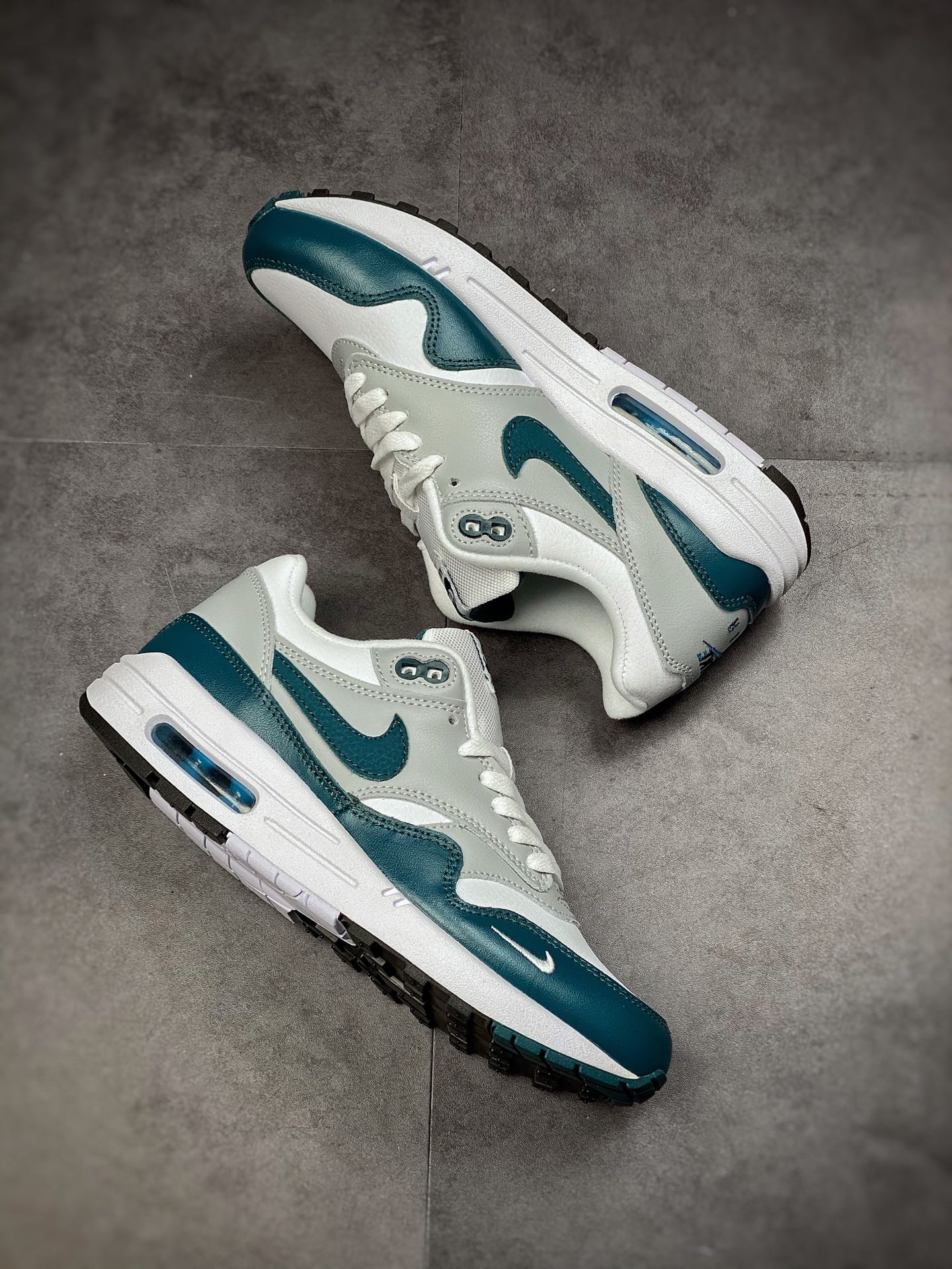 200 Nike Air Max 1 气垫篮球鞋 配以白色DH4059-101