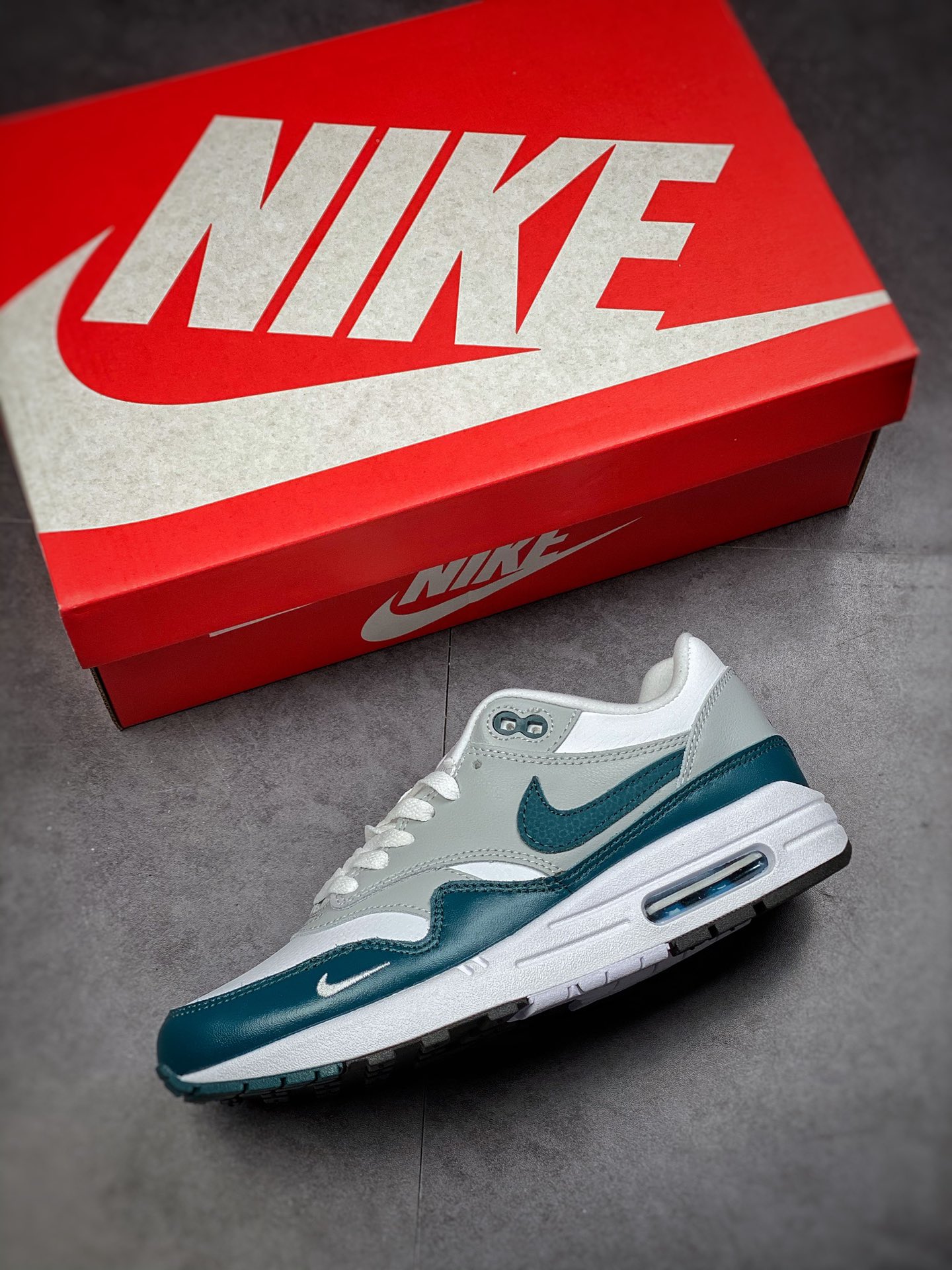 200 Nike Air Max 1 气垫篮球鞋 配以白色DH4059-101