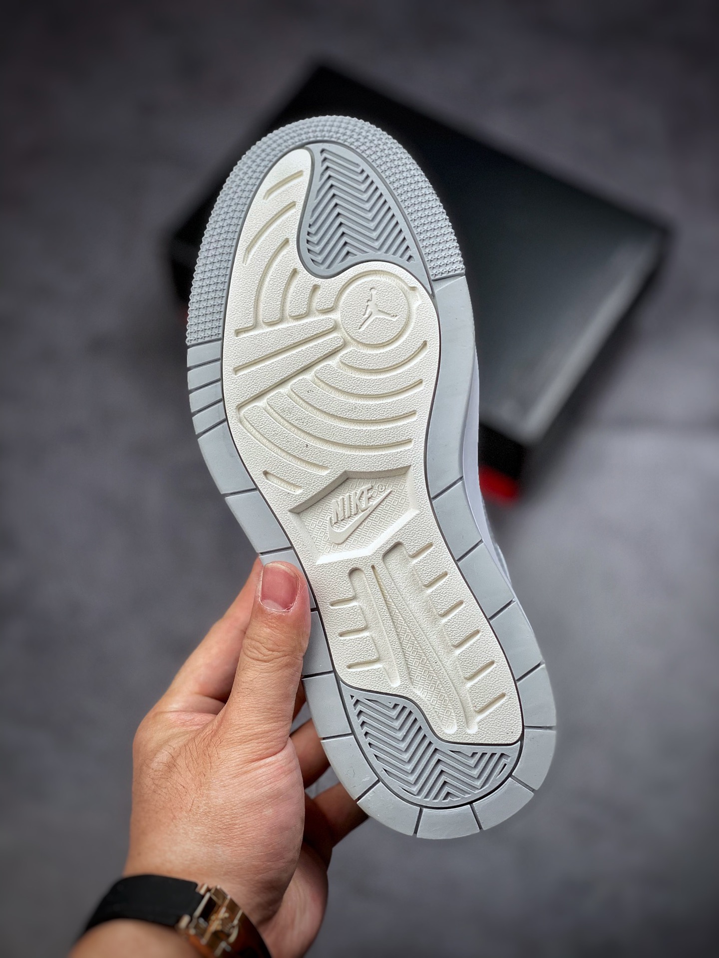 180  Air Jordan 1 Elevate Low SE”Wolf Grey” 烟灰配色 DH7004-100