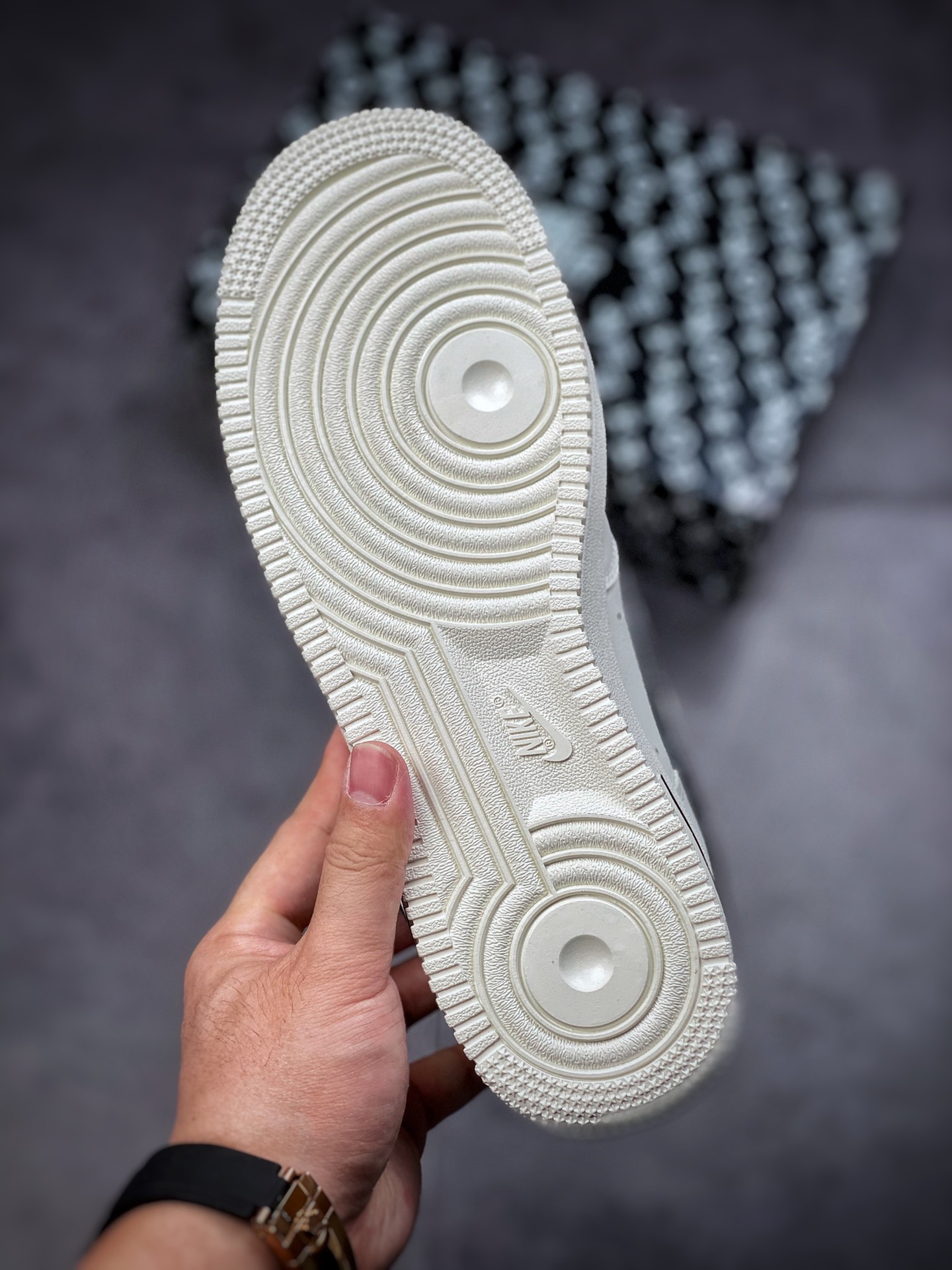 240  Nike Air Force 1 Low 07 × LV 联名米白黑 KV3696-660