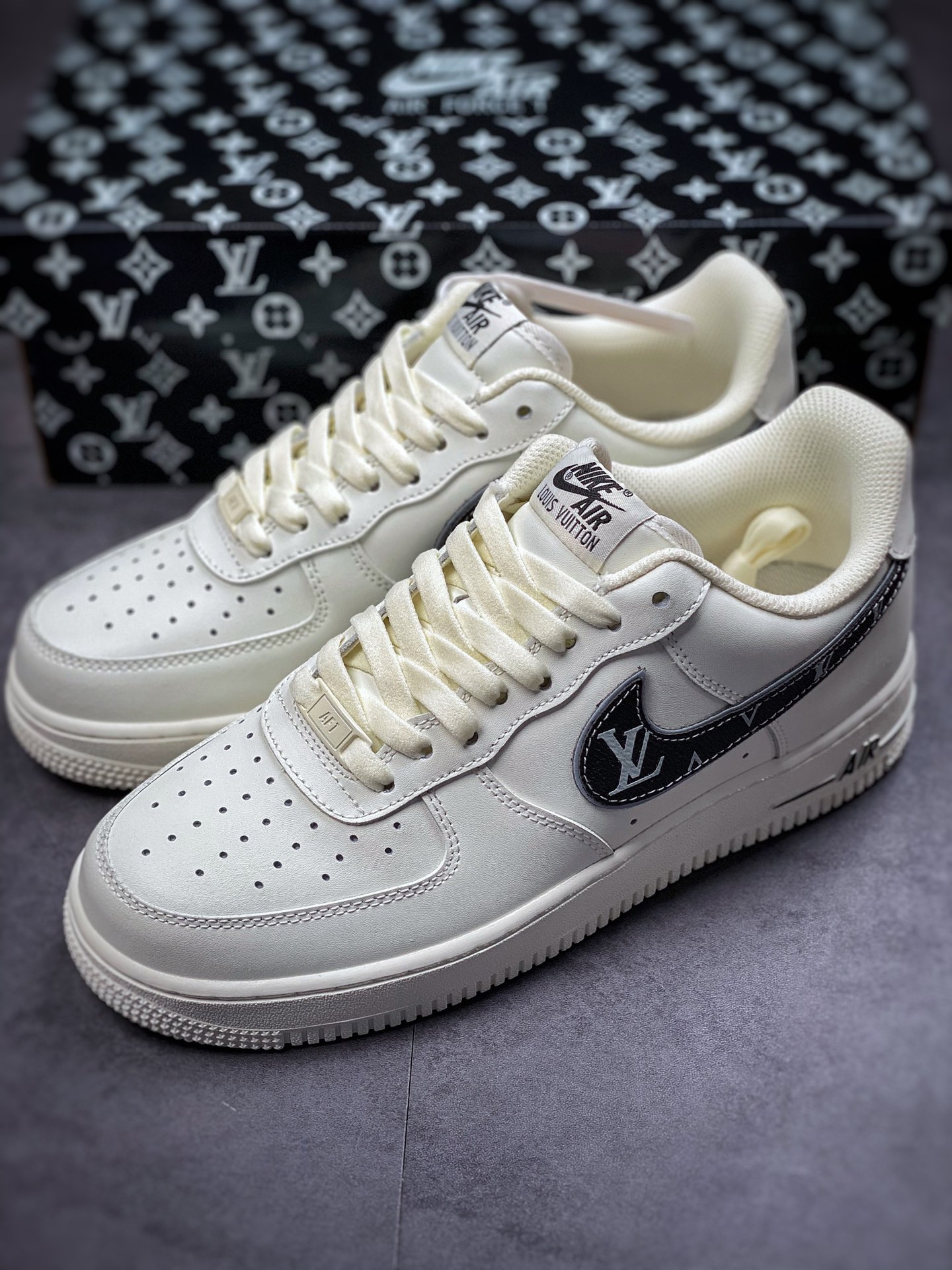 240  Nike Air Force 1 Low 07 × LV 联名米白黑 KV3696-660