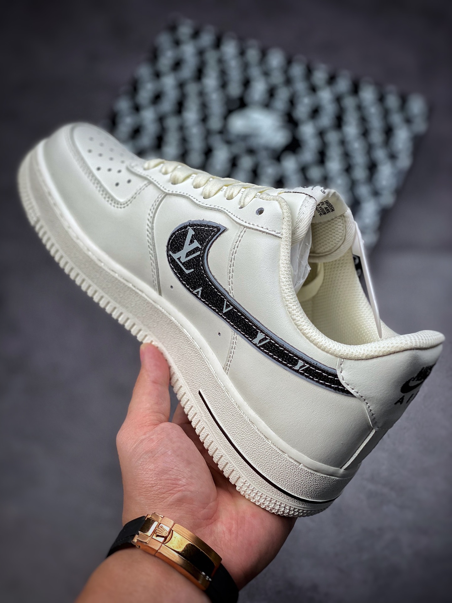 240  Nike Air Force 1 Low 07 × LV 联名米白黑 KV3696-660