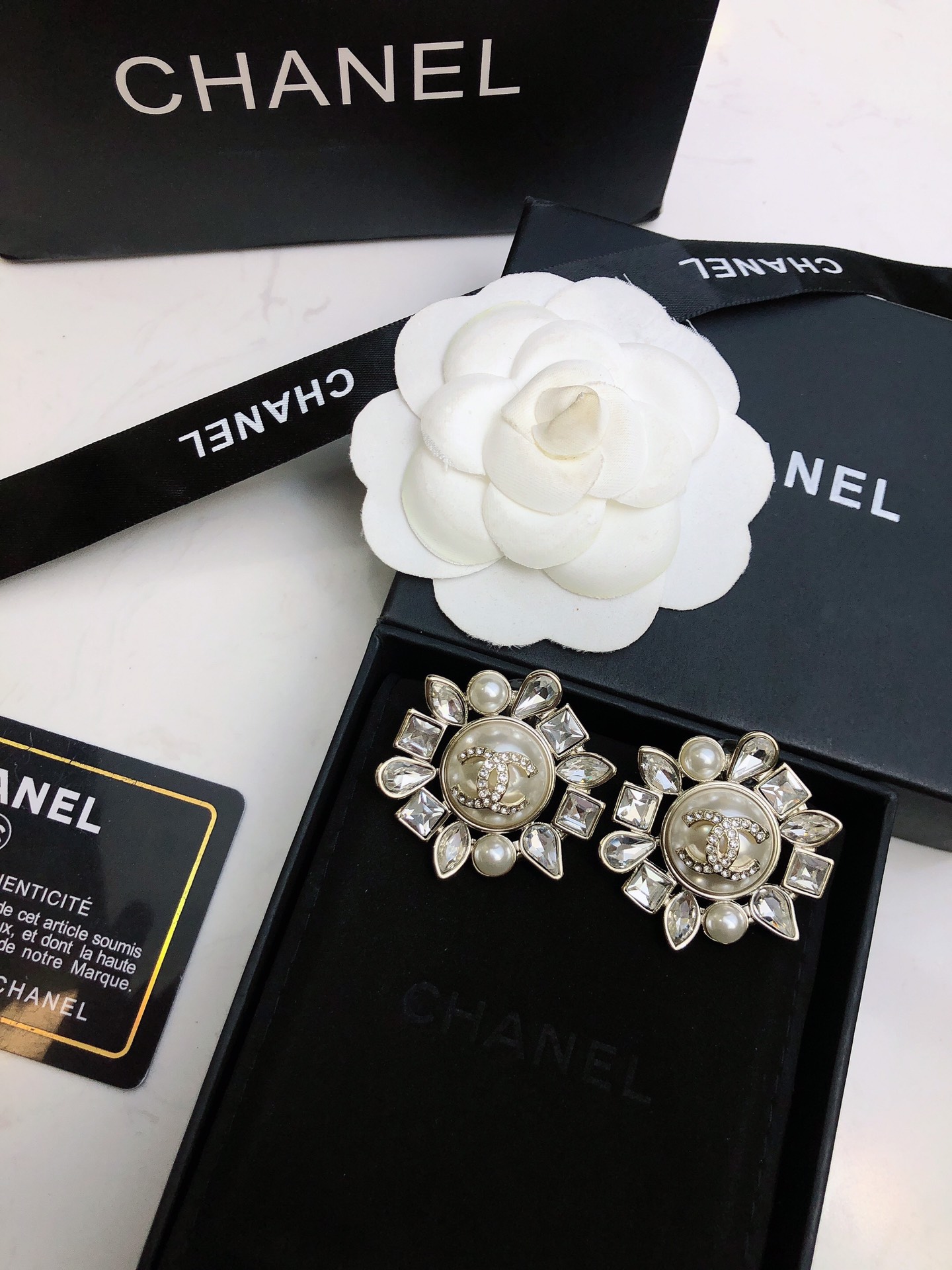 The latest shipment of Chanel sunflower earrings, brass silver needles - Jewelry