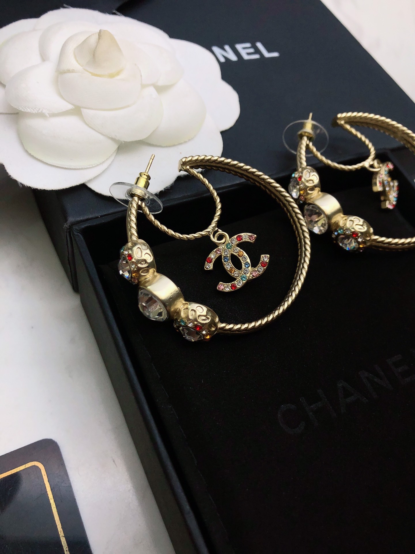 chanel gold pearl cc hoop earrings