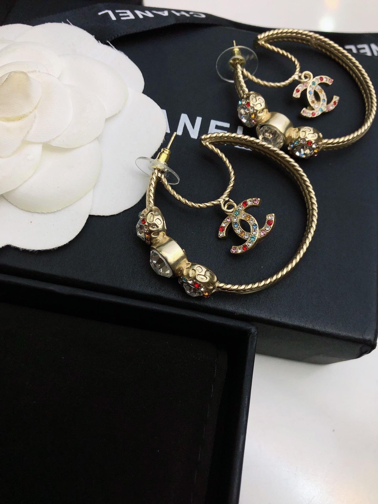 chanel gold pearl cc hoop earrings