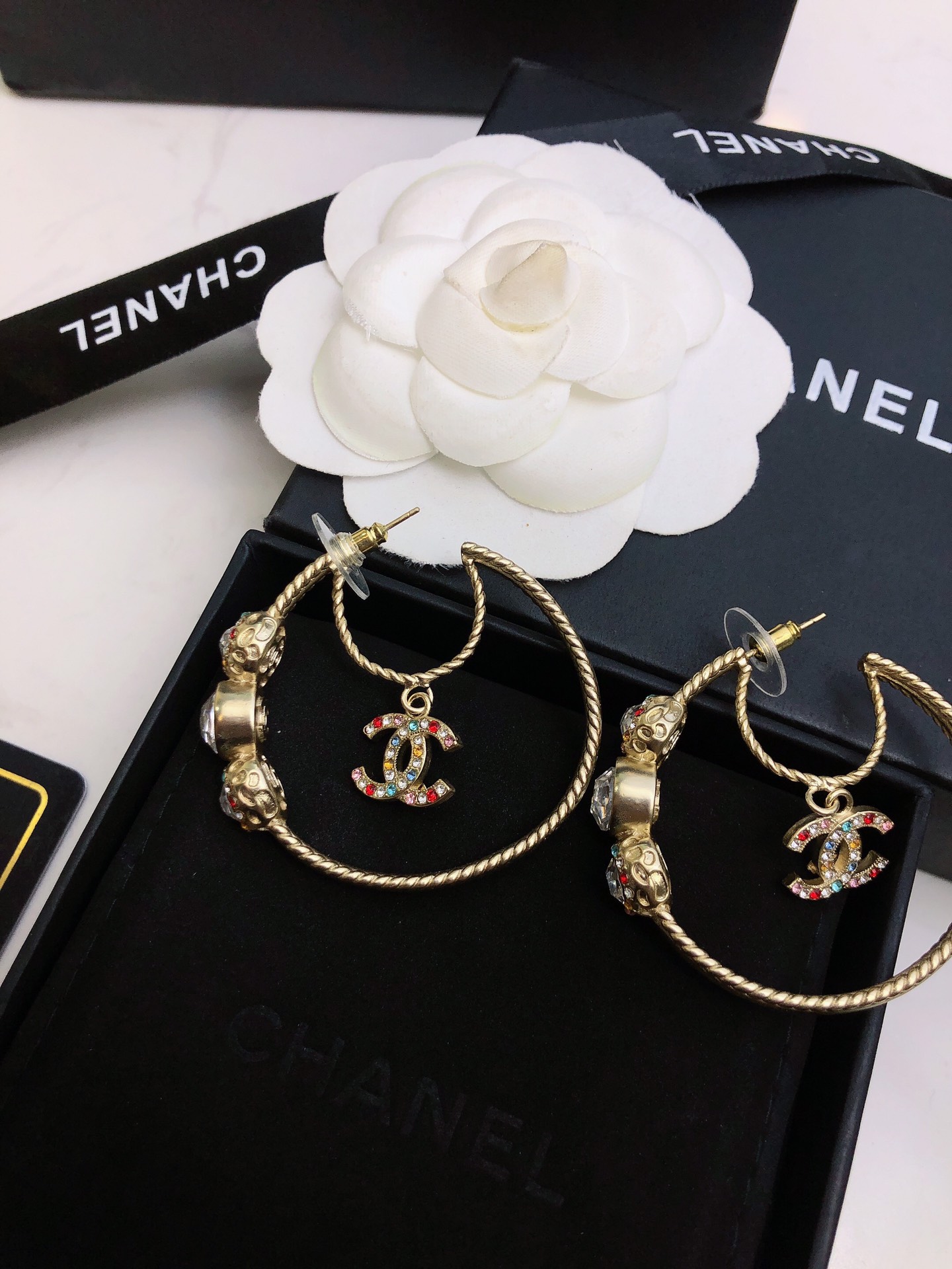 chanel gold pearl cc hoop earrings