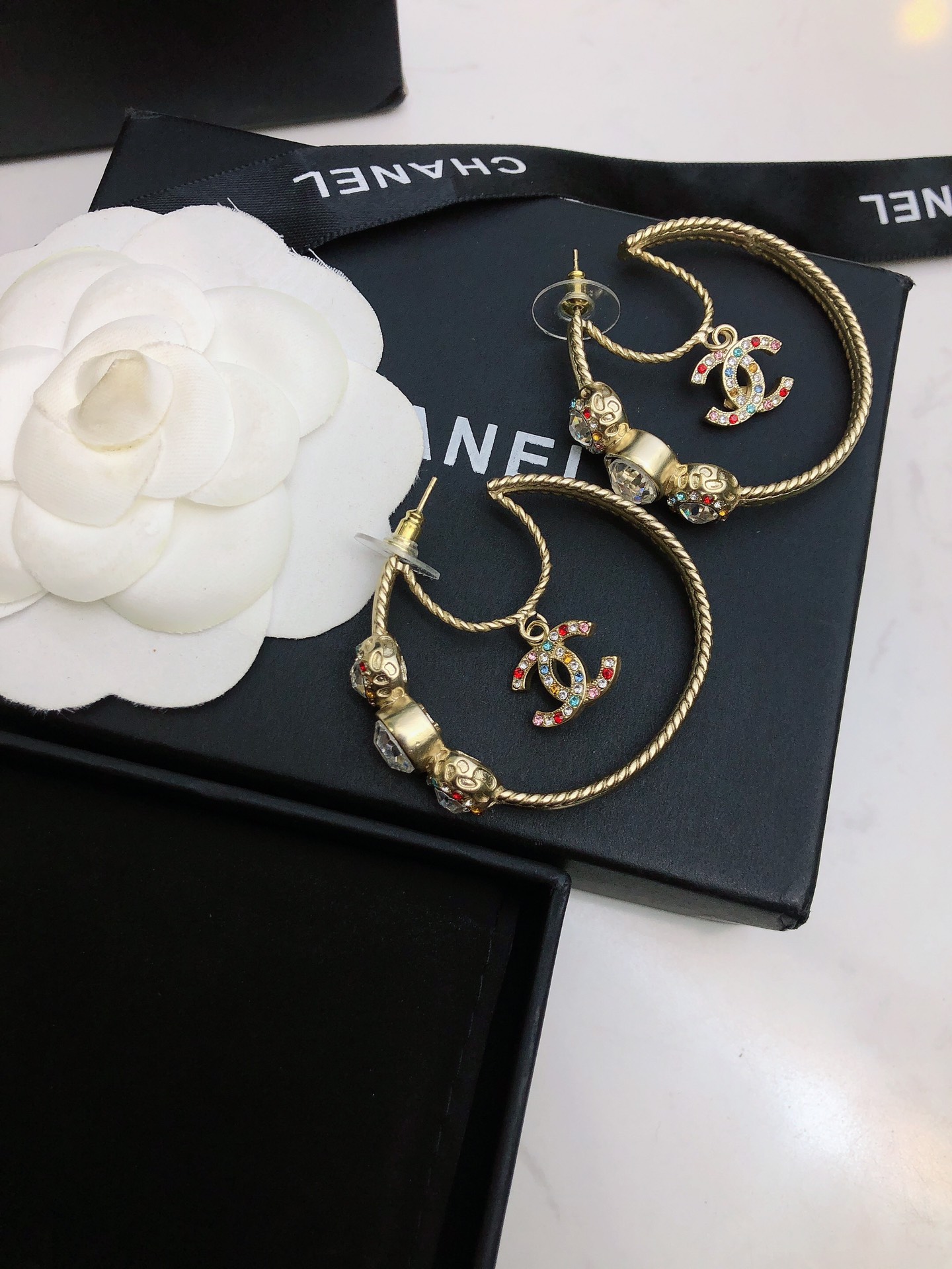 chanel gold pearl cc hoop earrings