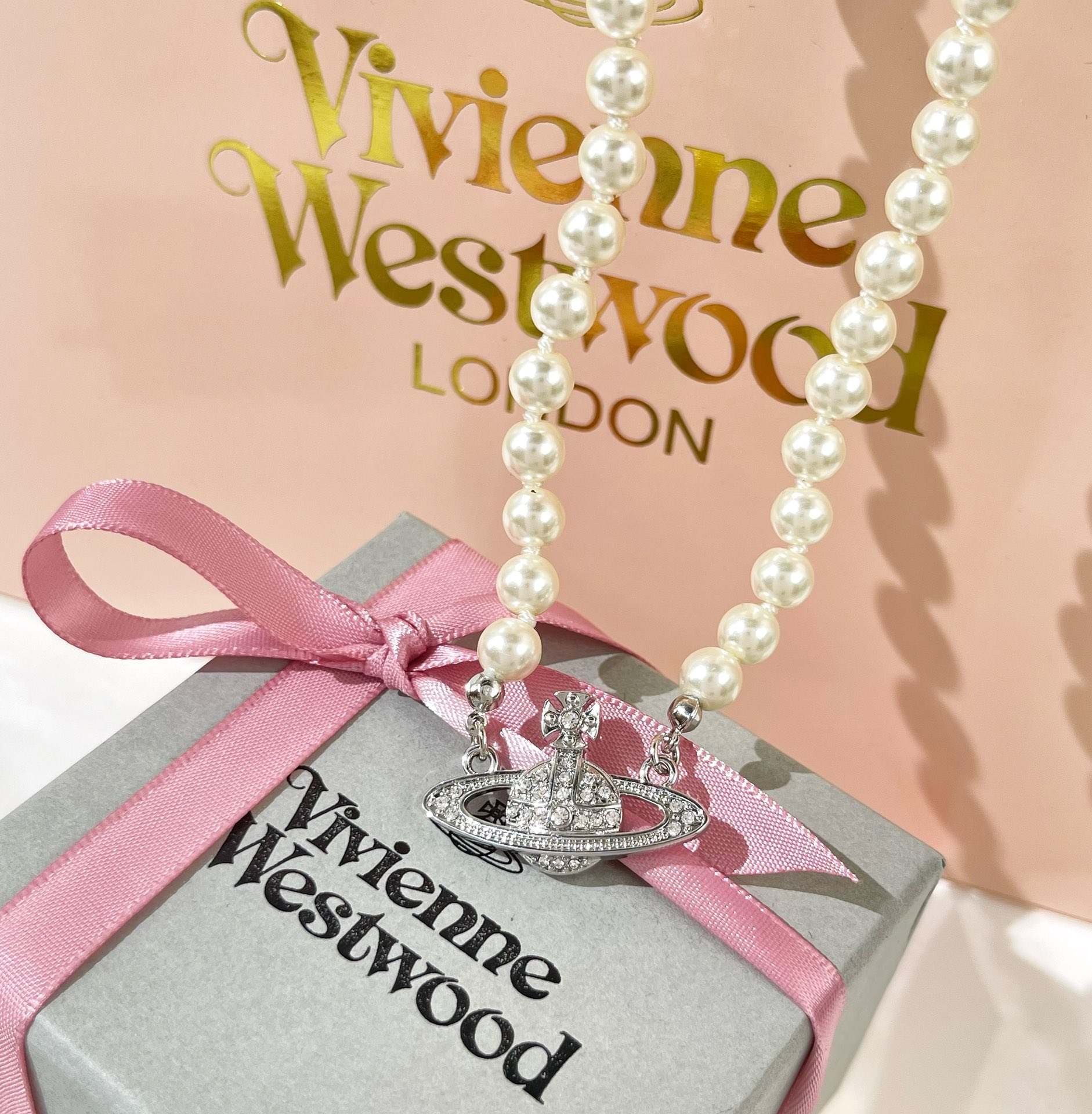 新款☑️ Vivienne Westwood西太后满钻土星珍珠项链