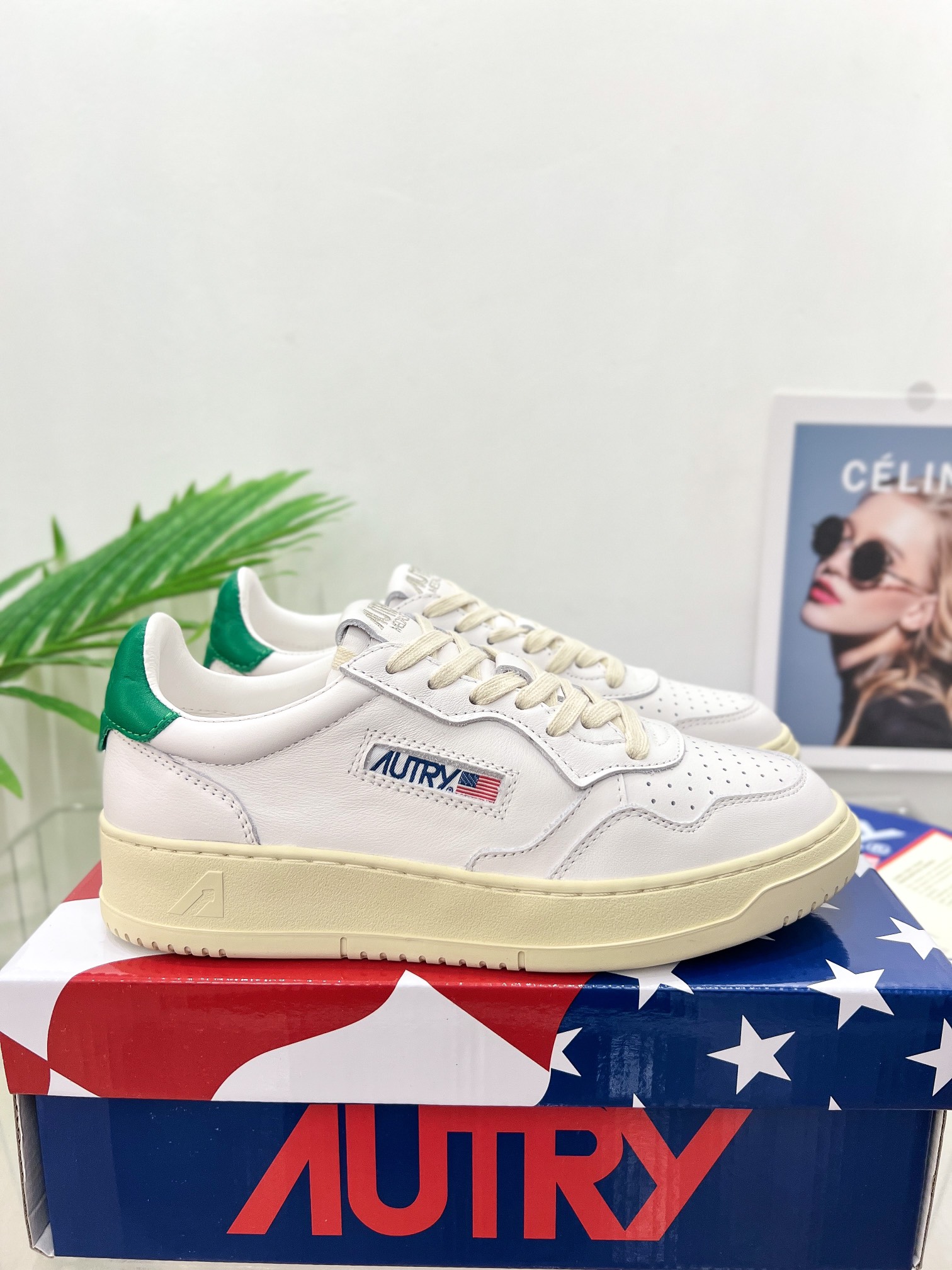 NO:649814,AUTRY niche | AUTRY niche spring and summer new products counter new color matching casual popular series upper cowhide stitching and punching process lining imported sheepskin terry cloth outsole original molded outsole size 35-40 (40 customized), casual shoes/sports shoes, sneakers, cowhide, sheepskin19860909AUTRY小众|  AUTRY小众春夏新品 专柜新款拼色休闲爆款系列 鞋面 牛皮拼接冲孔工艺 内里 进口羊皮毛巾布 大底 原版开模大底 码数 35-40（40定制）,休闲鞋/运动鞋,sneakers,cowhide,sheepskin,Women's Shoes