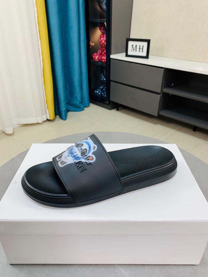 H0   Mc Queen  麦昆 Alexander McQueen .MQ拖鞋出货了👏原版私模大底，轻而防滑 时尚3D品牌logo打印 低调奢华🩴38-44