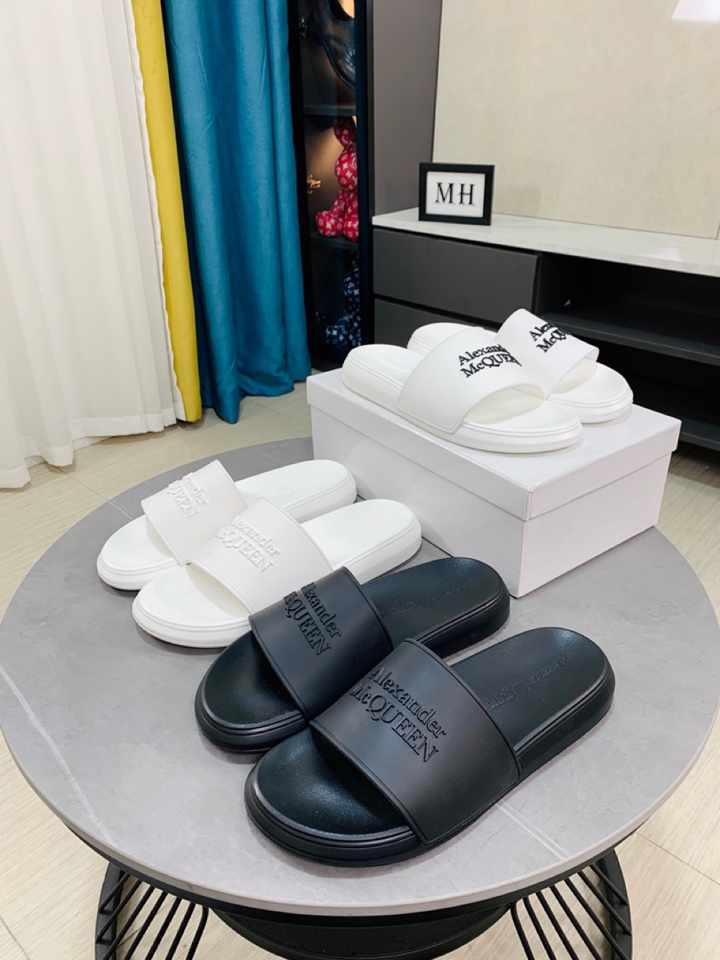 H0   Mc Queen  麦昆 Alexander McQueen .MQ拖鞋出货了👏原版私模大底，轻而防滑 时尚3D品牌logo打印 低调奢华🩴38-44