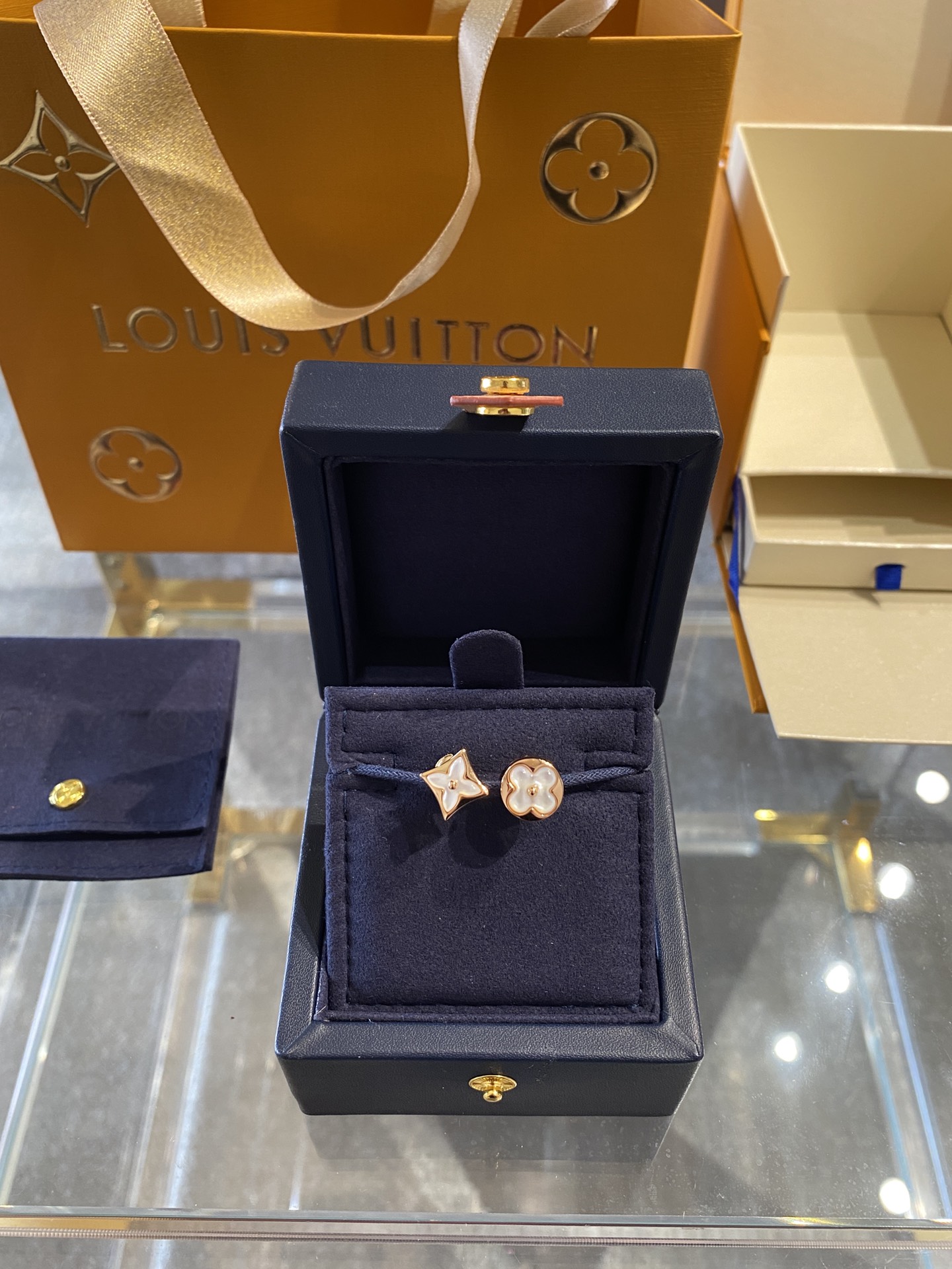 NO:634396,[White mother-of-pearl earrings and earrings] Details 88220, Cardia high-end jewelry19860909【白母粉贝耳饰、耳钉】细节88220,,卡迪亚高端饰品,Jewelry