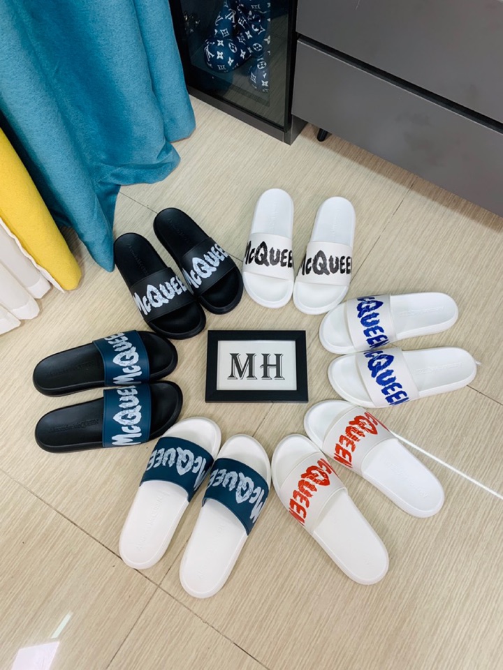 H0   Mc Queen  麦昆 Alexander McQueen .MQ拖鞋出货了👏原版私模大底，轻而防滑 时尚3D品牌logo打印 低调奢华🩴38-44