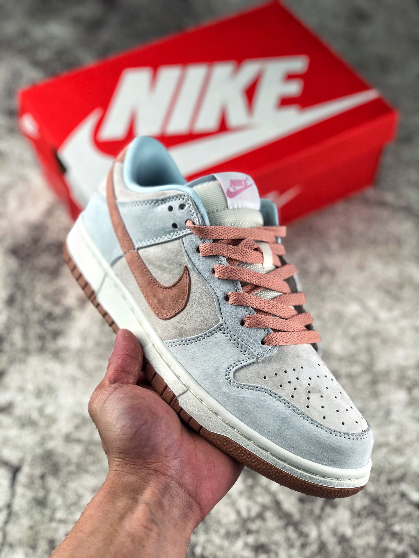 本地自取 终端放店
独家实拍NK SB Dunk Low 扣篮系列低帮经典百搭休闲运动板鞋 货号：DH7577-001
尺码：36 36.5 37.5 38 38.5 39 40 40.5 41 42 42.5 43 44 44.5 45