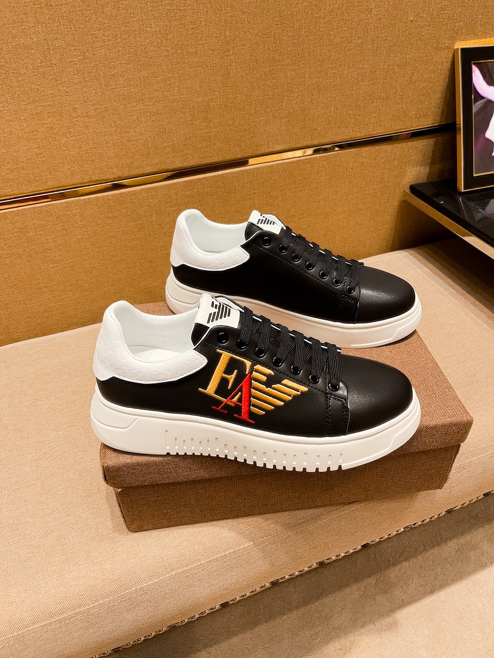 I5   阿玛尼 男鞋高端品牌 官网1：1最新力作：鞋面采用意大利进口头层牛皮搭配舒适透气内里➕原版防滑耐磨大底制作 ，让行走更加便捷舒适，惊世之作，与官方的质量相比美的1：1复刻[色]打造时尚个性衬托你的与众不同潮男必备!经典