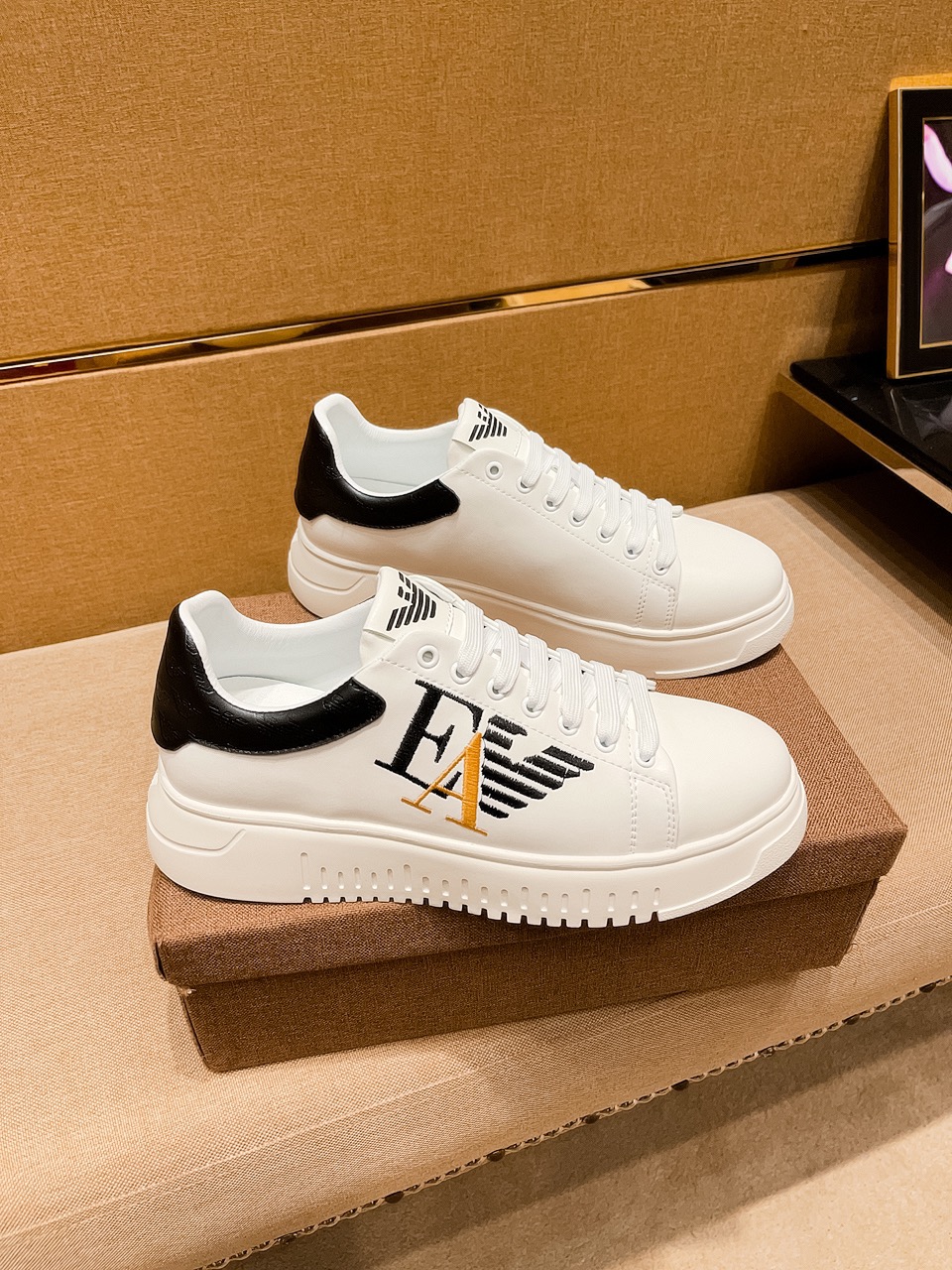 I5   阿玛尼 男鞋高端品牌 官网1：1最新力作：鞋面采用意大利进口头层牛皮搭配舒适透气内里➕原版防滑耐磨大底制作 ，让行走更加便捷舒适，惊世之作，与官方的质量相比美的1：1复刻[色]打造时尚个性衬托你的与众不同潮男必备!经典