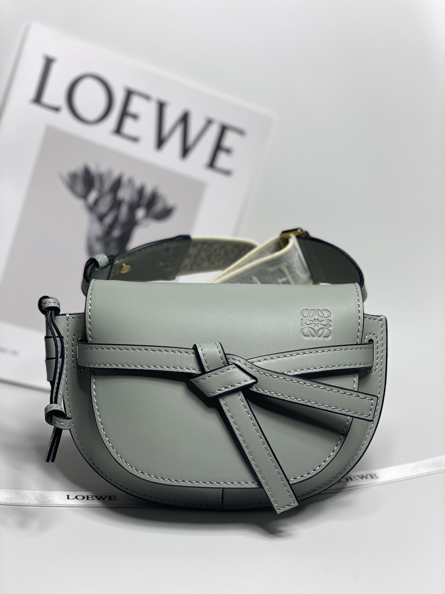 NO:186579,Original high-quality mini gray-blue upgraded letters shoulder strap saddle bag MiniGateDual handbag shipped 56t21S 聲合√电影合影合影合影合影合影合影合影合影合影合影合影合影合影合影合影合影合影合影合影合影合影合影合影合影合影合影合影合影合影合影合影合影合影合影合影合影合影合影合影合影合影合影合影合影合影合影合影合影合影合影合影合影合影合影合影合影合影合影合影合影合影合影合影合影合影合影合影合影合影合影合影合影合影合影合影合影�19860909原厂特级 高质量 迷你 灰蓝色 升级版字母寛肩带马鞍包MiniGateDual手袋出货56t21S 绝绝子√寛肩带简直是灵魂之笔 赋予了gate全新的生命包身采用柔软牛皮革精制而成,可拆卸调节牛皮提绣花肩带～单肩斜挎、腰包 胸包都非常~背上身很显气质 容量也非常在线 无压力 必入款 size21*12.5*9cm,特级罗意威,loewe,cowhide,Bag