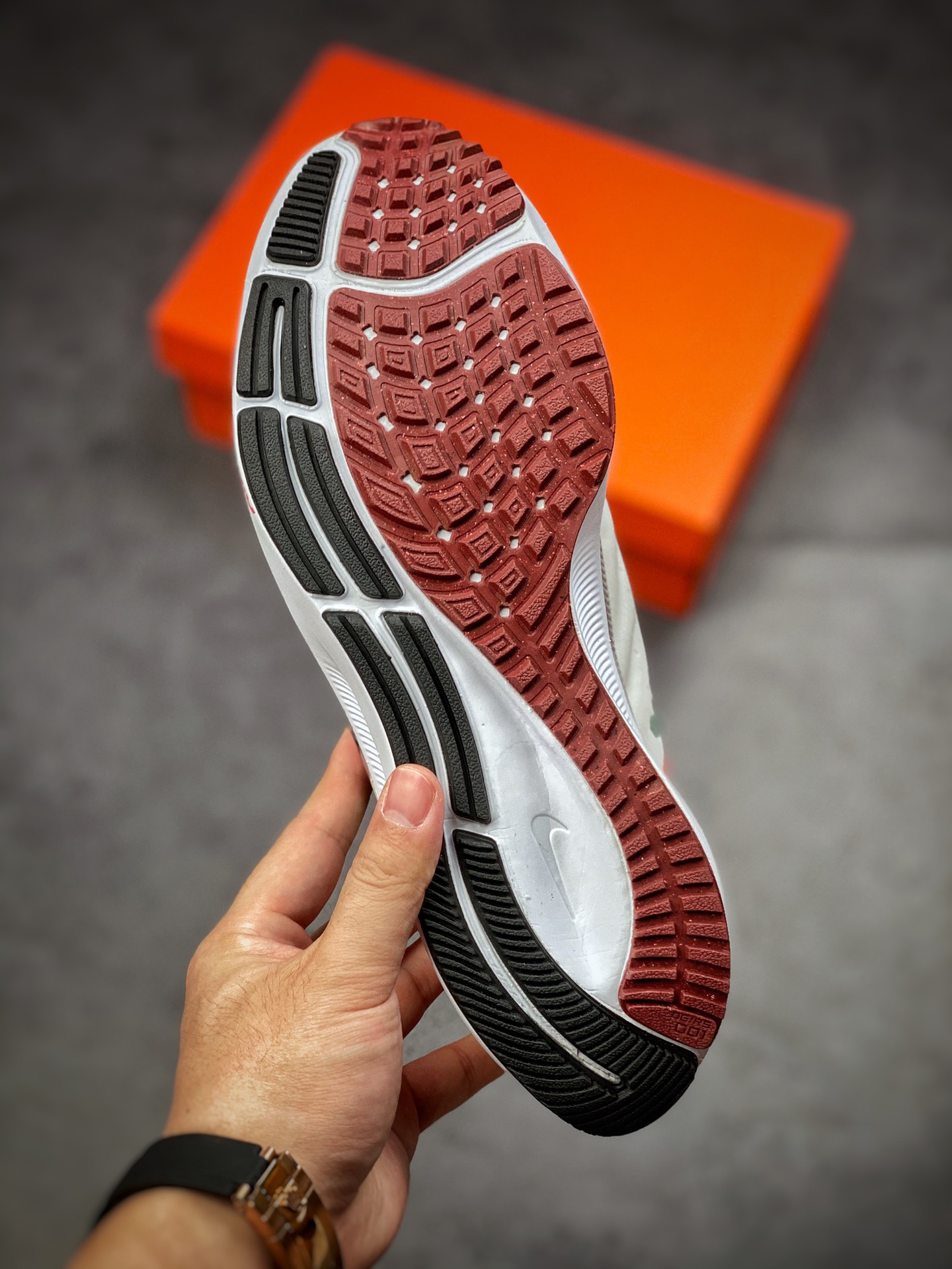 160  Nike Air Zoom Pegasus 38 登月38代网面透气跑鞋/白黑酒红DQ4499-101