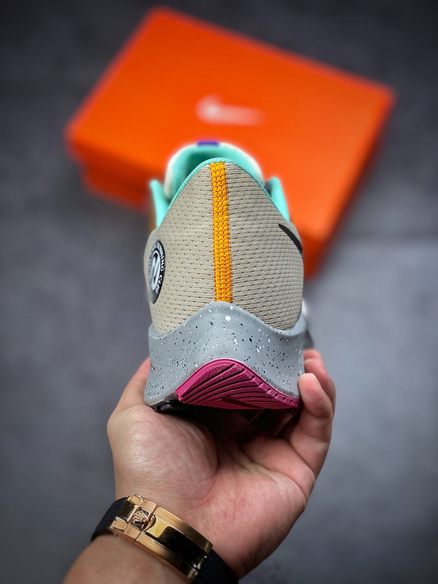 160  Nike Air Zoom Pegasus 38 登月38代网面透气跑鞋/灰绿卡其DO2337-100